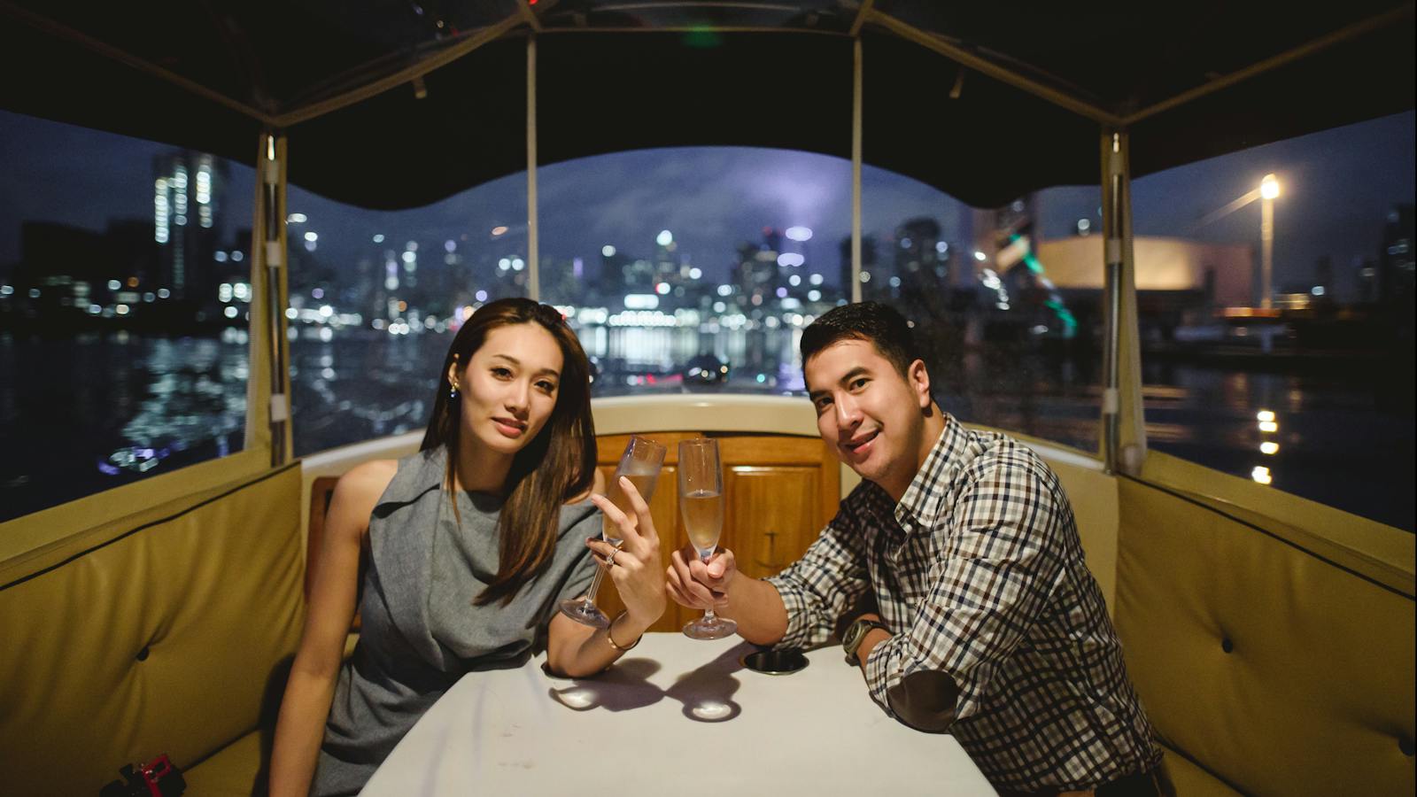 Luxury Yarra River cruise to propose to your girlfriend