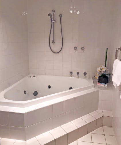 DELUXE SUITE B - Spa