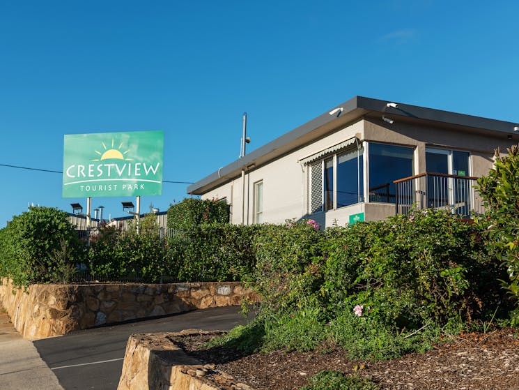 Entrance to Crestview Tourist Park