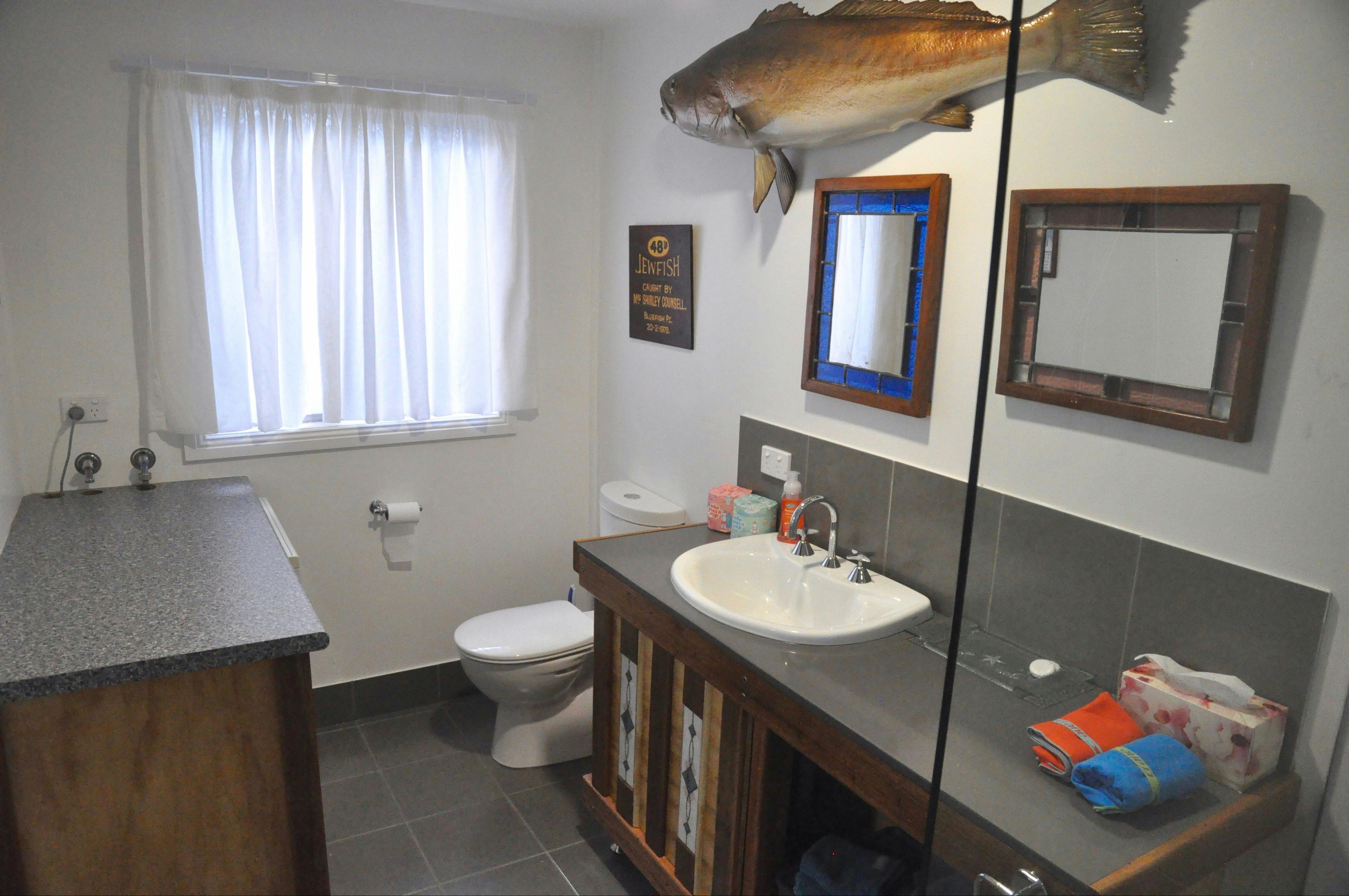 밀레 세탁기와 넓은 욕실