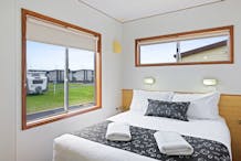 Discovery Parks - Robe, Standard 2 Bedroom Cabin - Pet Friendly