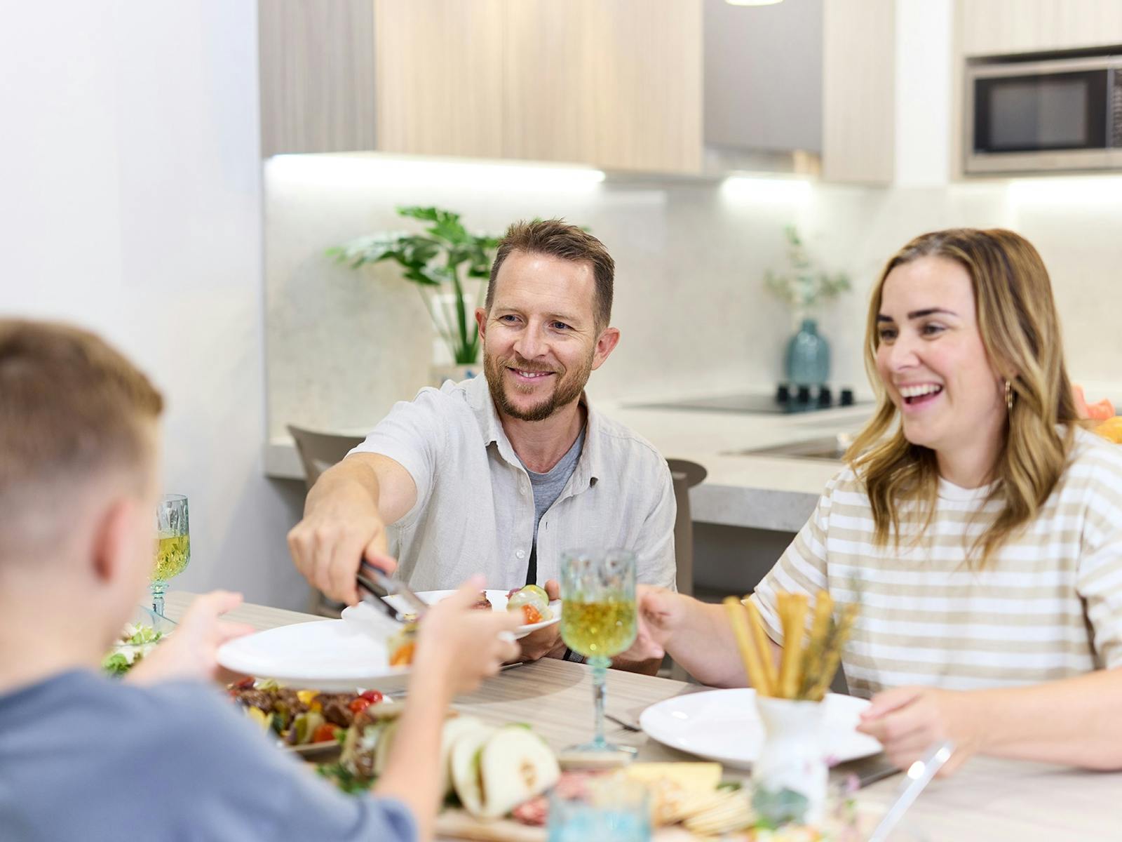 Southport Motel & Apartments | Gold Coast | 3-Bedroom Holiday & Short Term Apartment Accommodation Southport Motel & Apartments | Gold Coast | 3-Bedroom Holiday & Short Term Apartment Accommodation