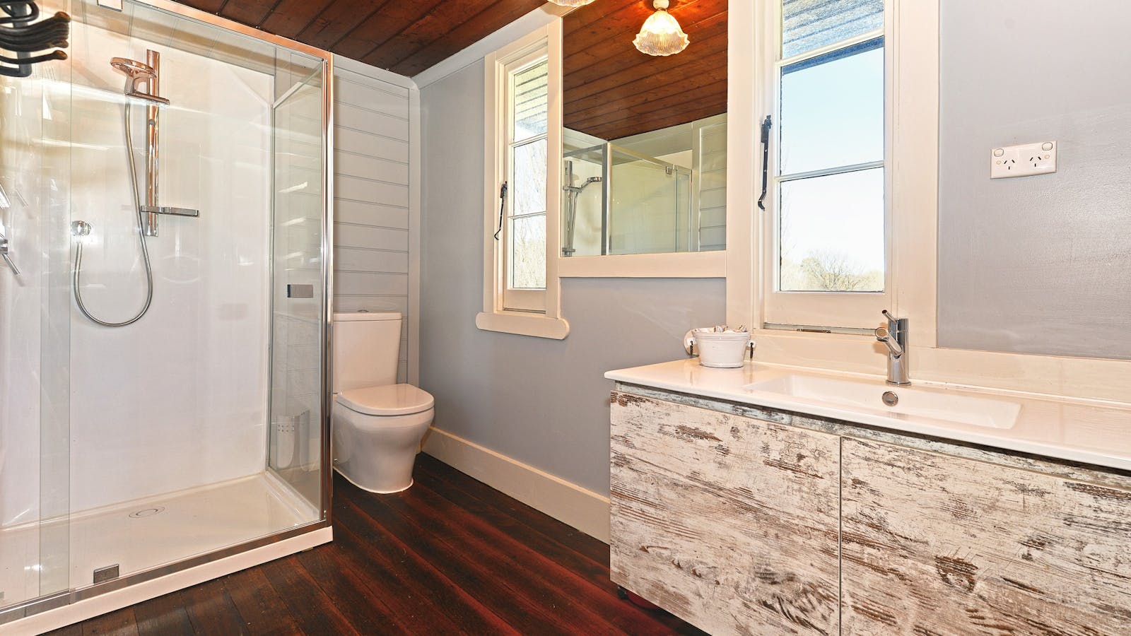 Ventnor Guest House, bathroom 1