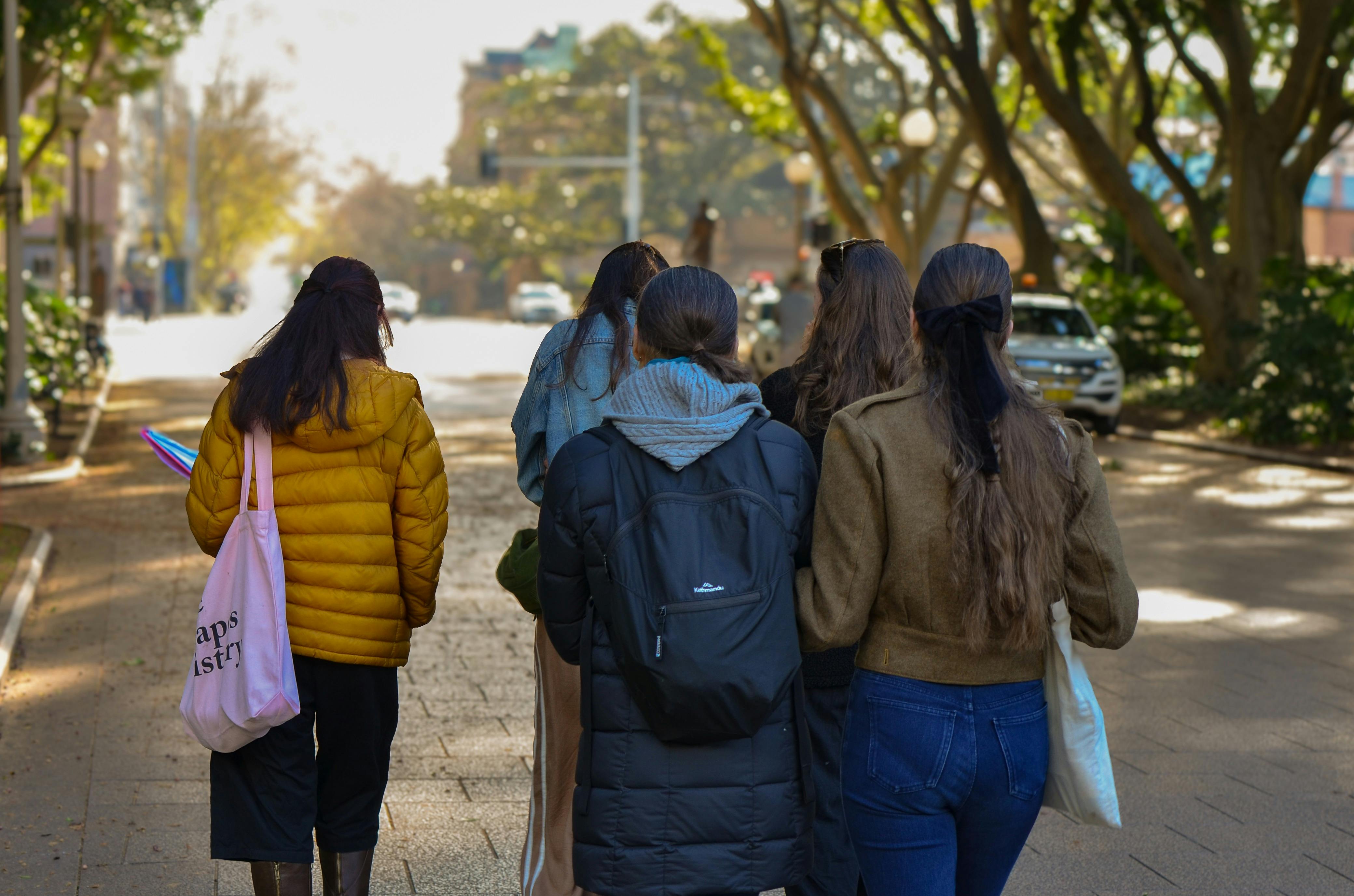 Local guide in Sydney walking with group