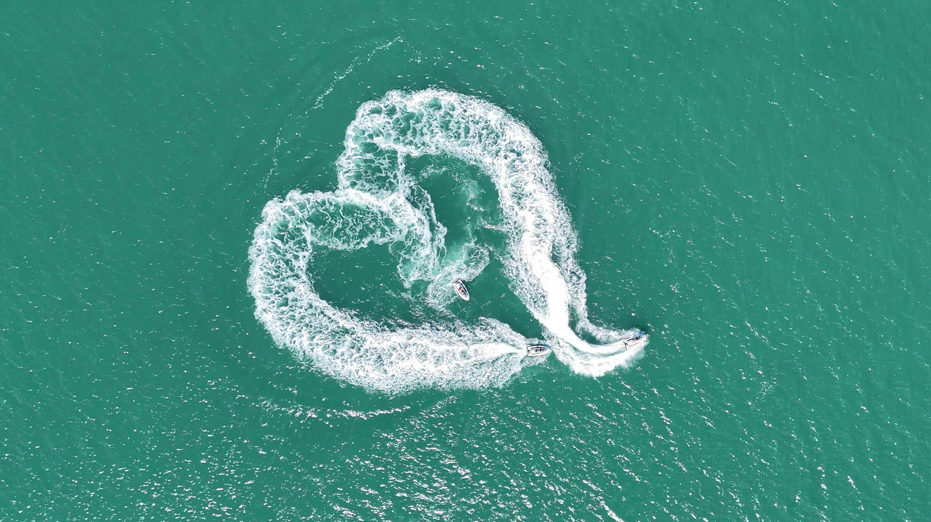 Jet skis making a heart