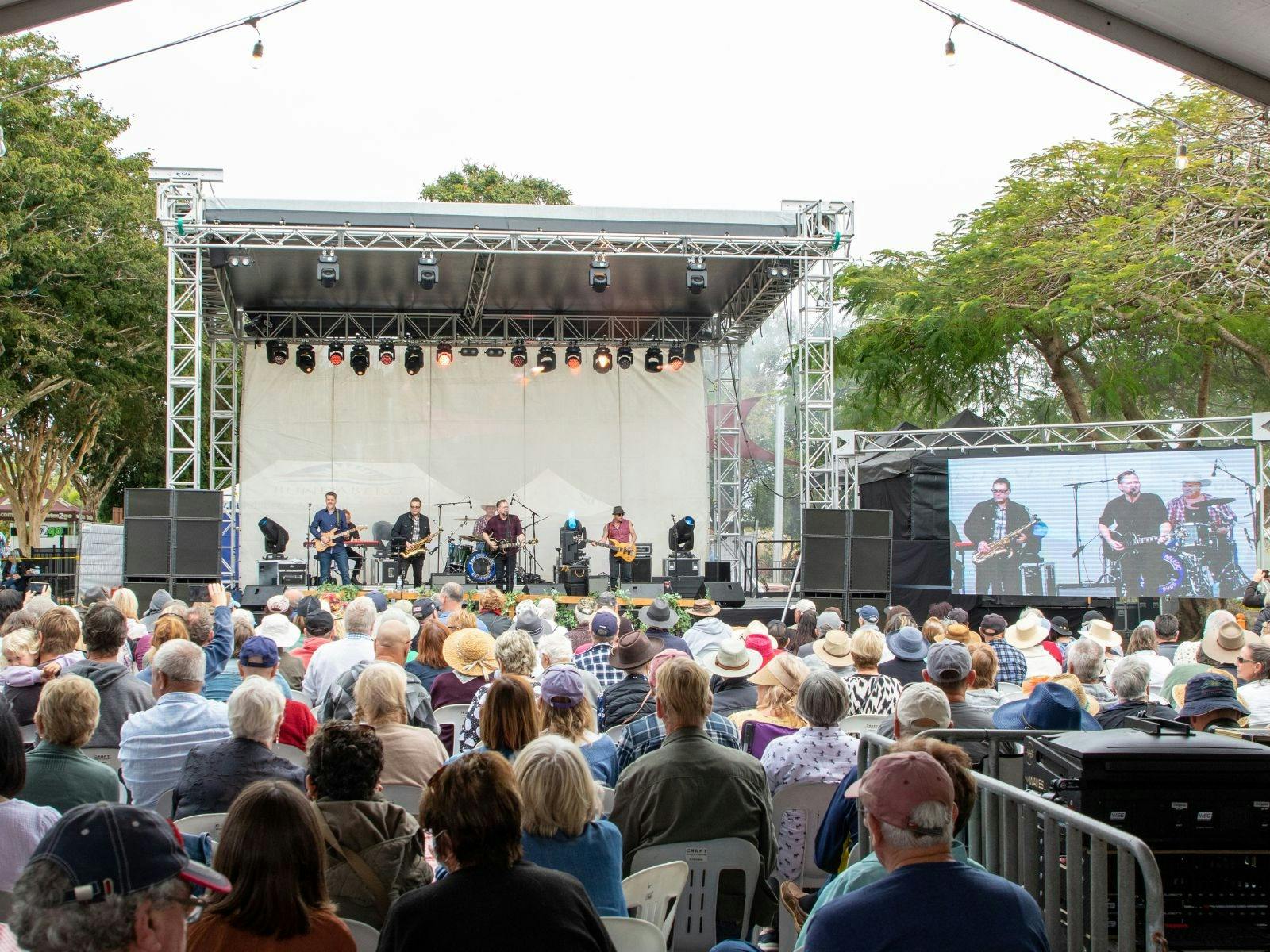Childers Festival - Crowds flock to the main stage for back to back acts inc. Kate Ceberano (2022)