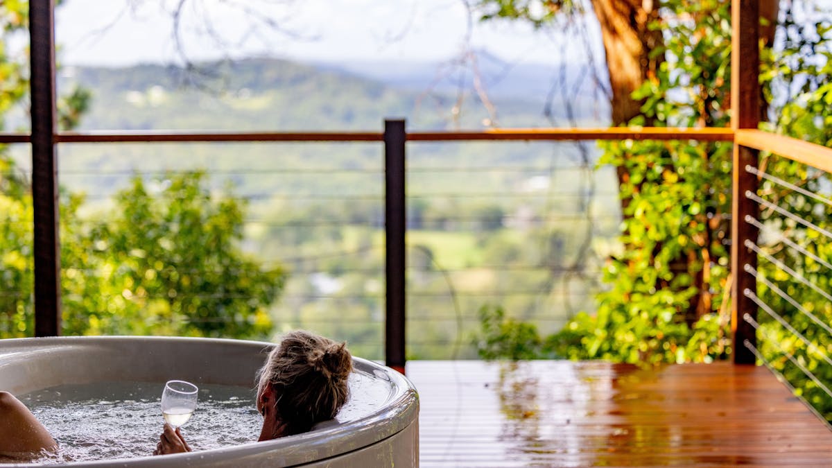 The Studio Treehouse Outdoor Spa
