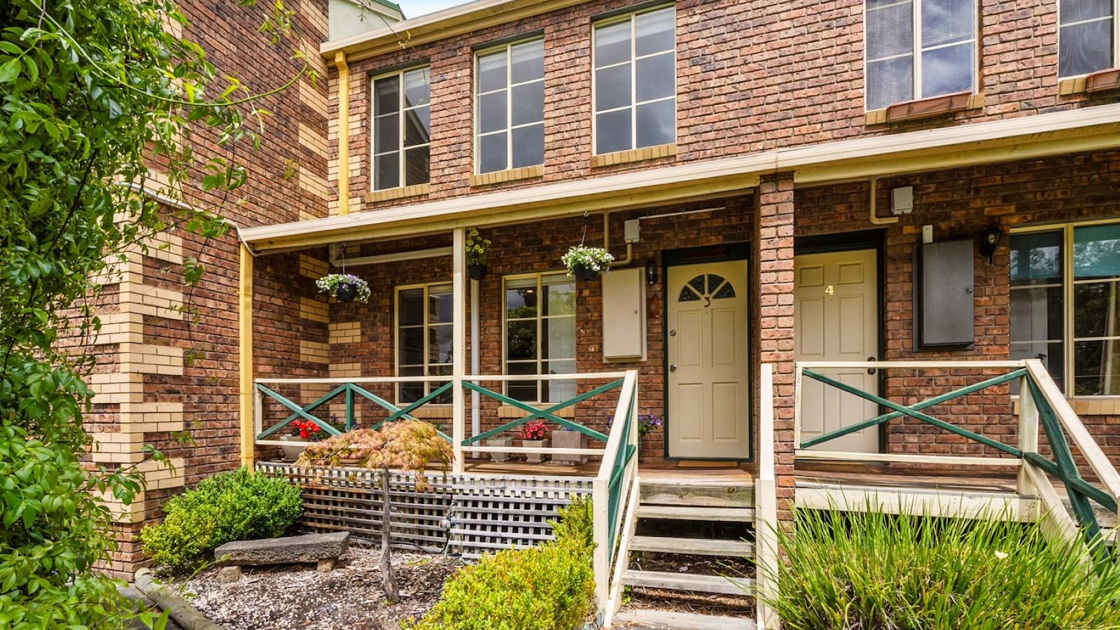 Modern Townhouse with parking