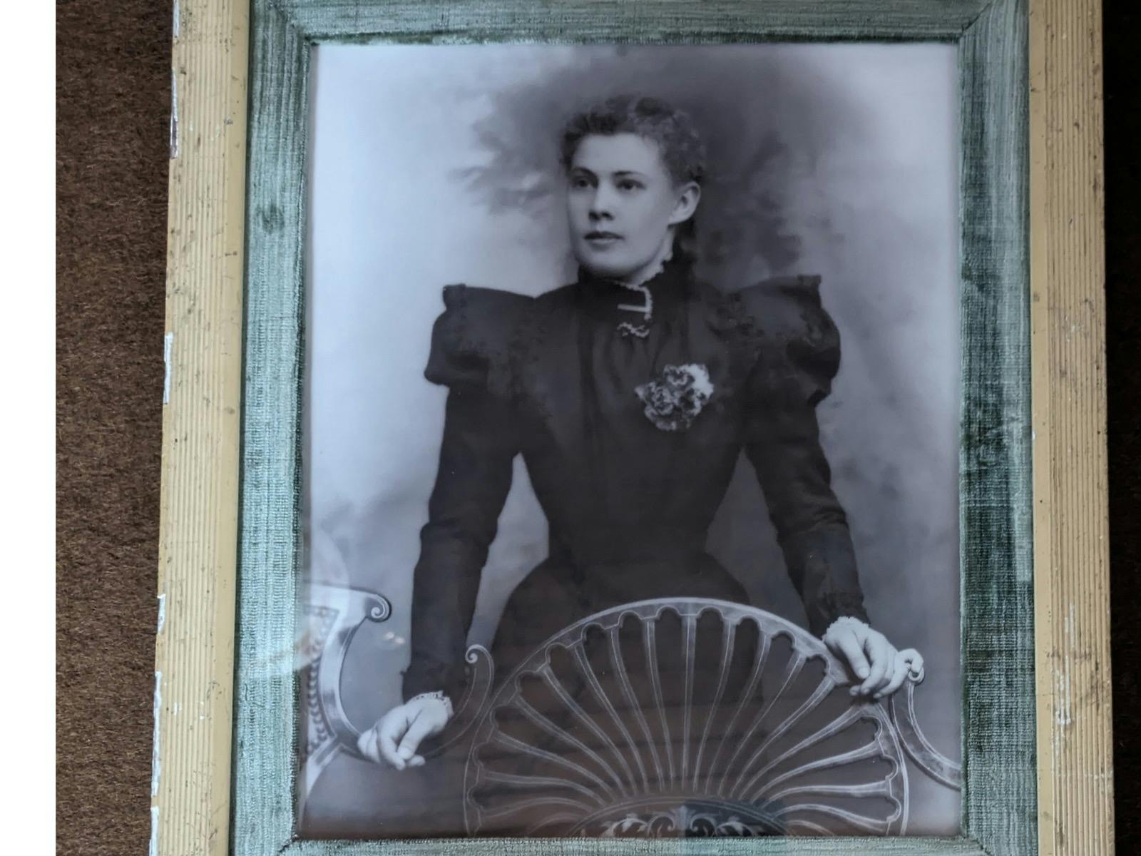 Florence dress in Edwardian fashion