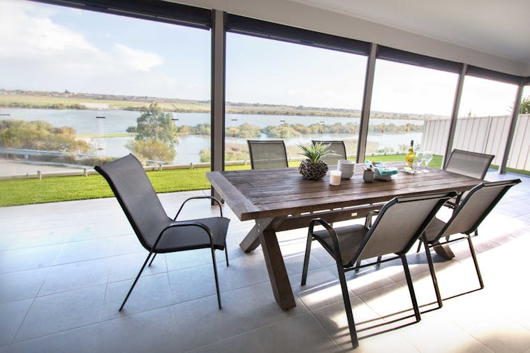 Serenity and sweeping Murray River views