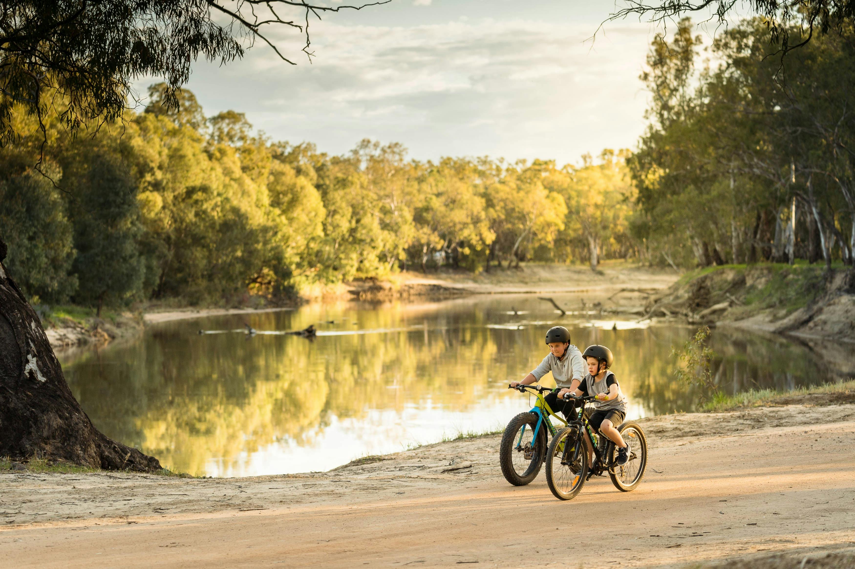 Darlington point, Murrumbidgee River, Kidman Way, Riverina