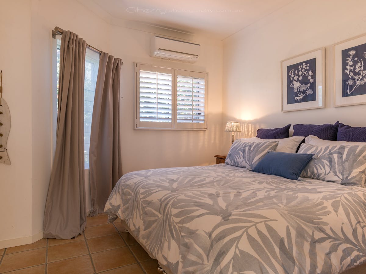 Main bedroom with split king bed Main bedroom with split king bed