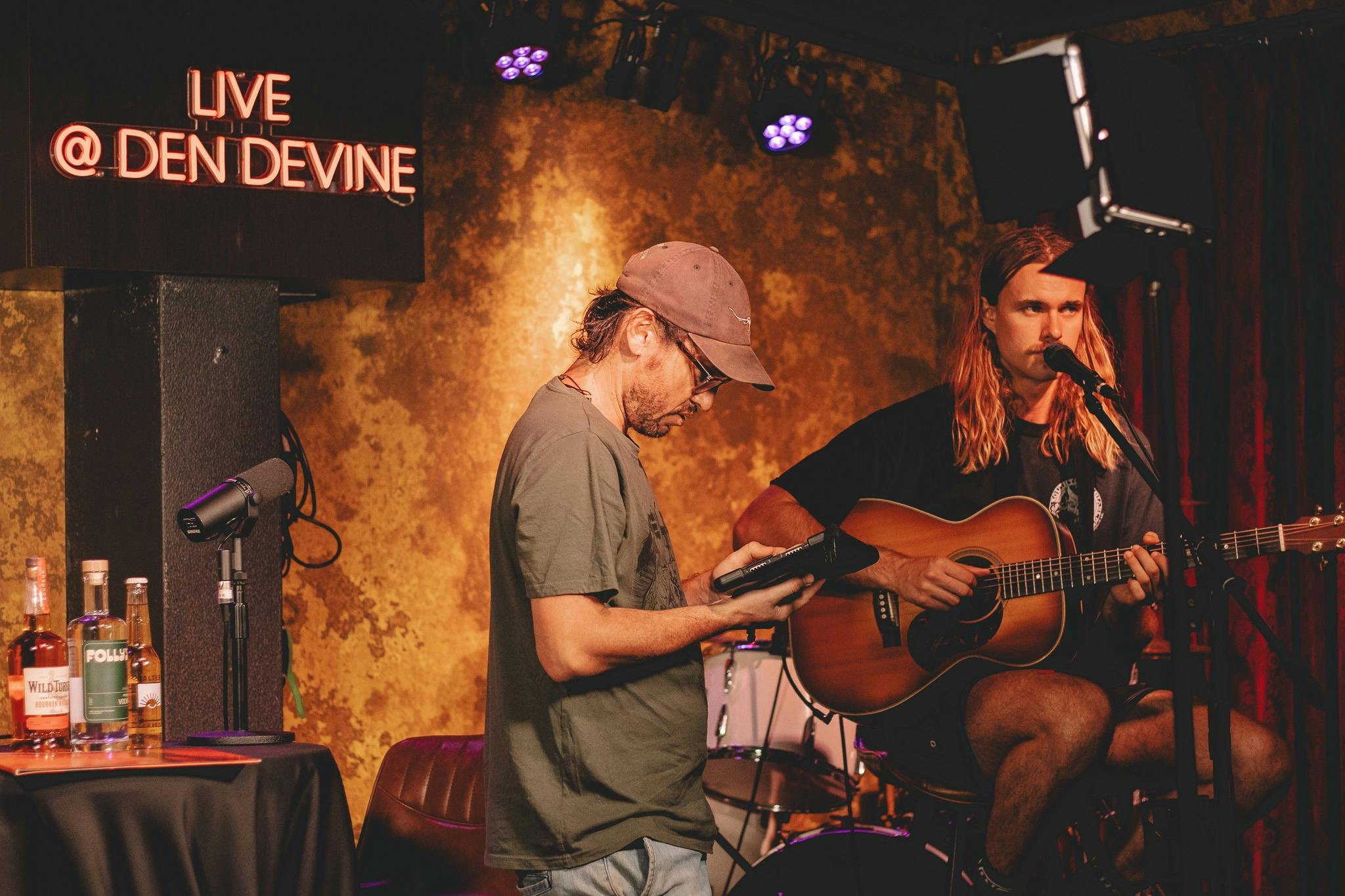 Live Music - Den Devine Broadbeach