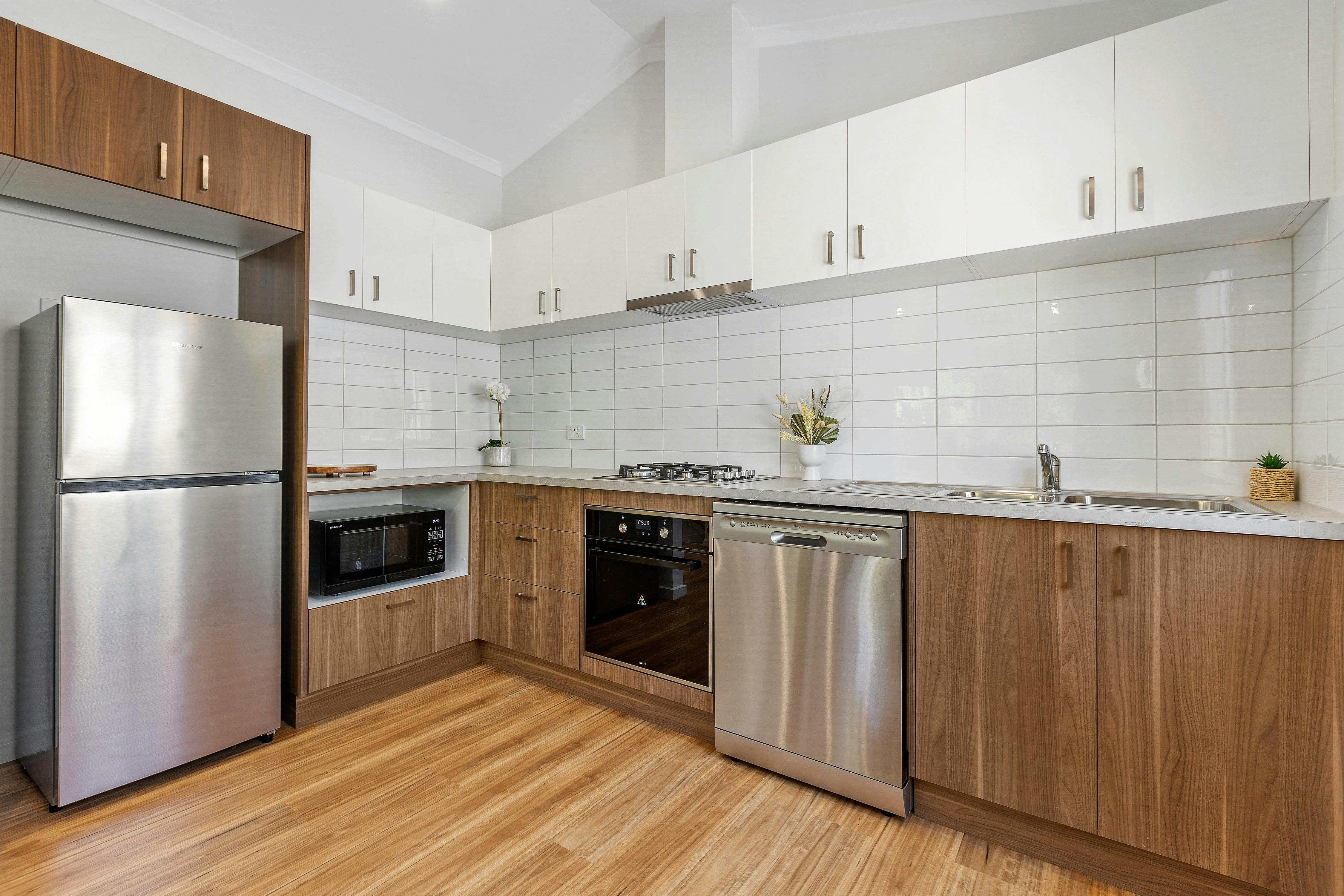 Premium Three Bedroom Townhouse - Kitchen | Tasman Holiday Parks - Bright