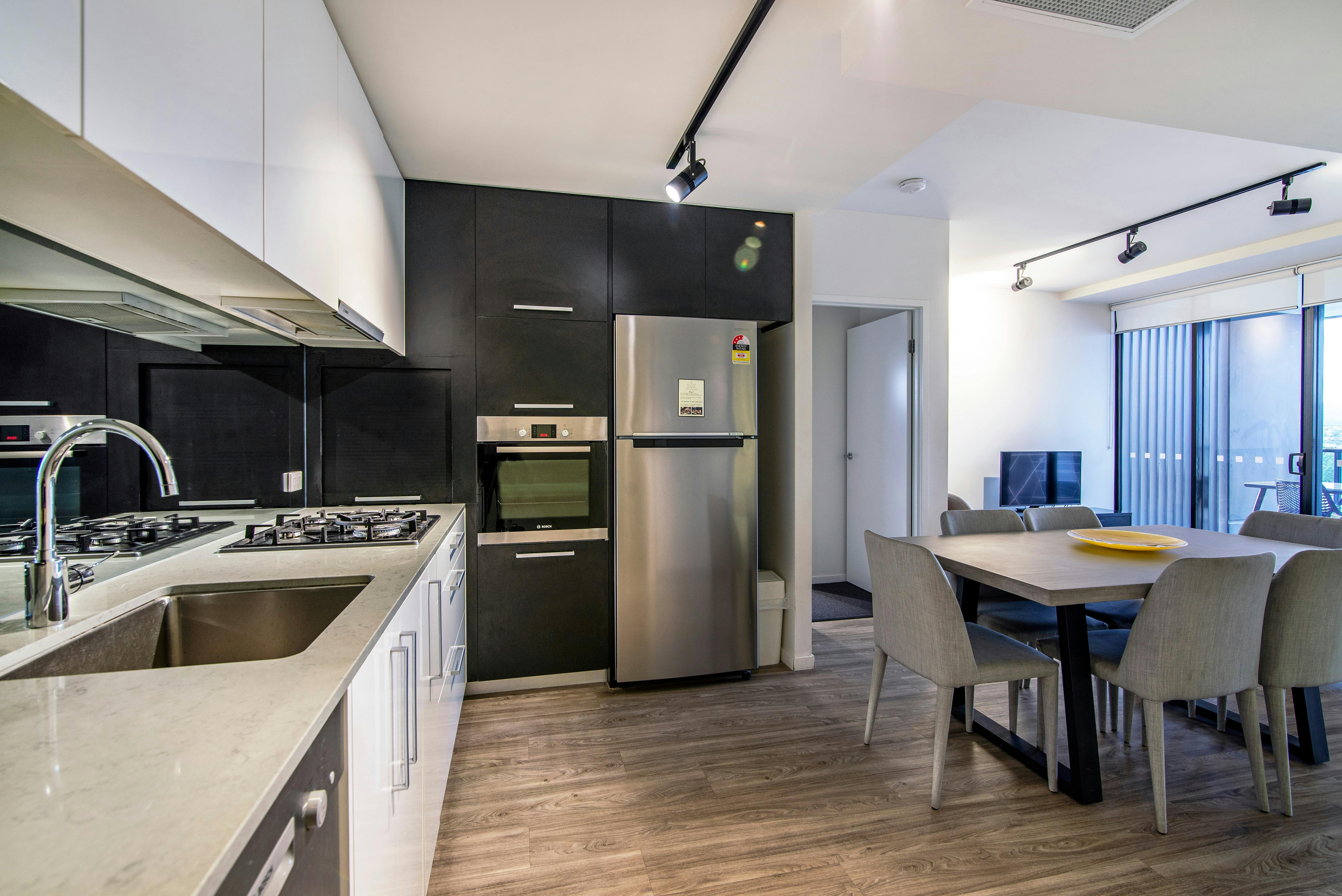 2 Bedroom 1 Bathroom Apartment - Kitchen