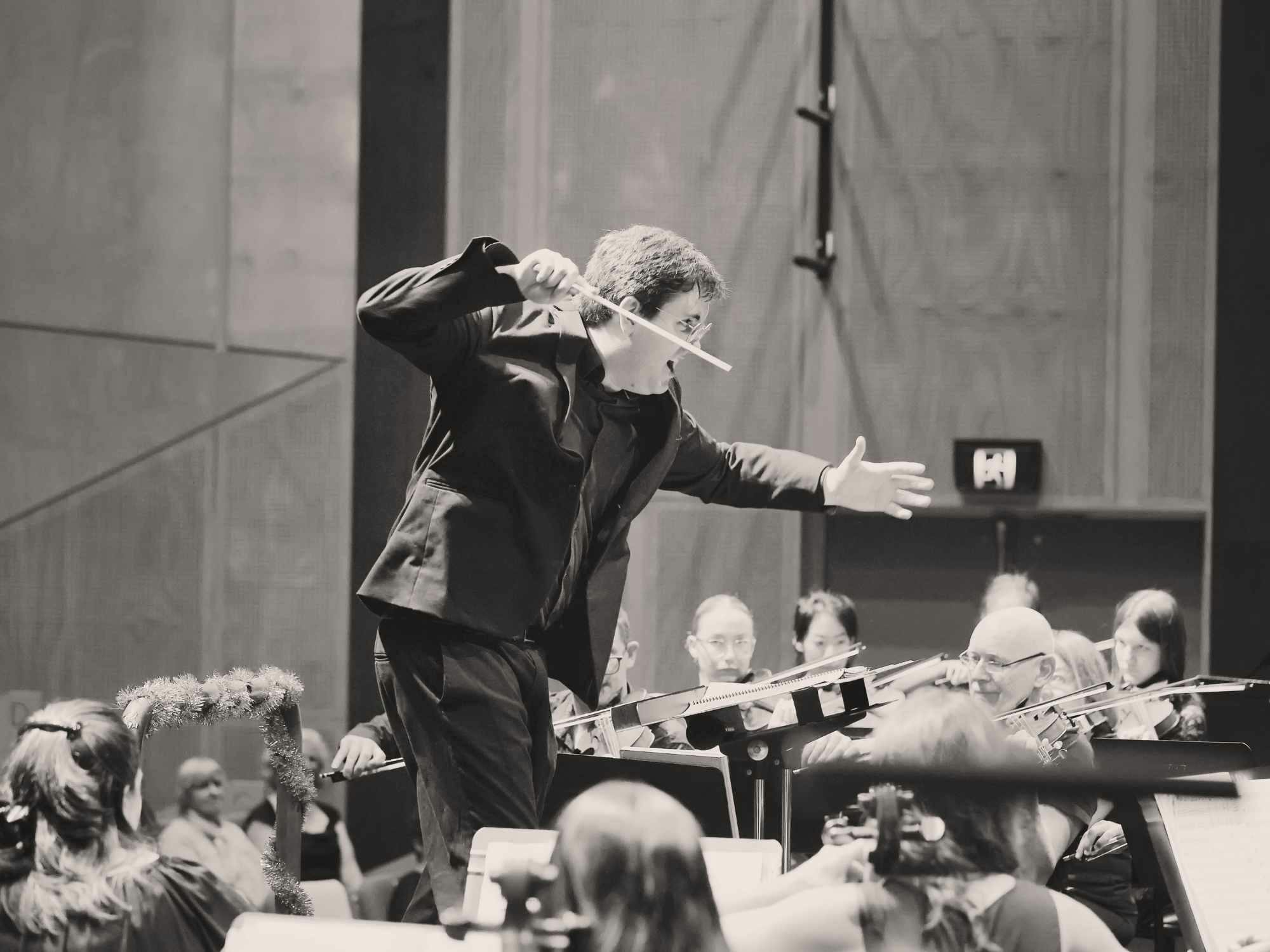 Image of conductor and orchestra