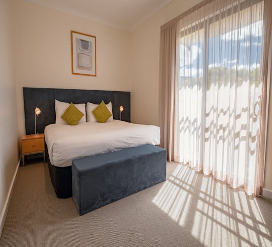 ONE BEDROOM UPPER APARTMENT