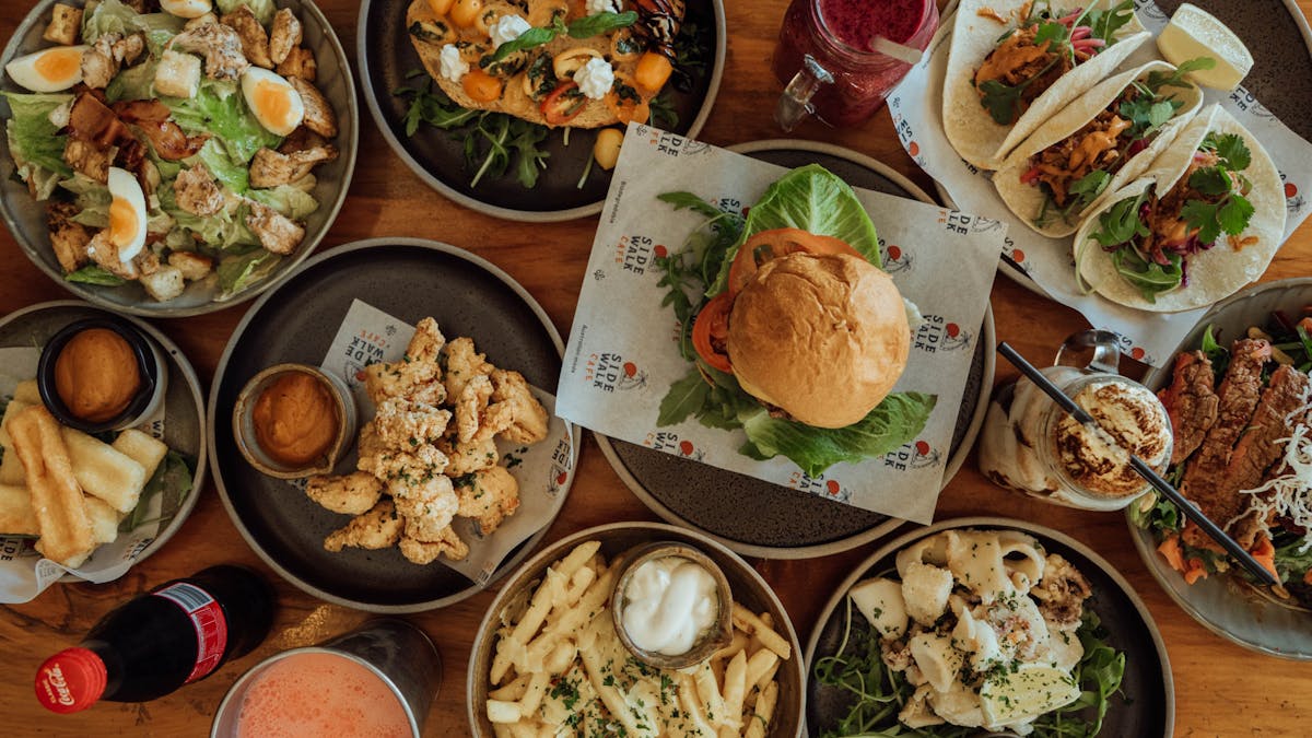 Lunch at Sidewalk Café Airlie Beach – burgers, tacos, salads, pasta and fries with house drinks