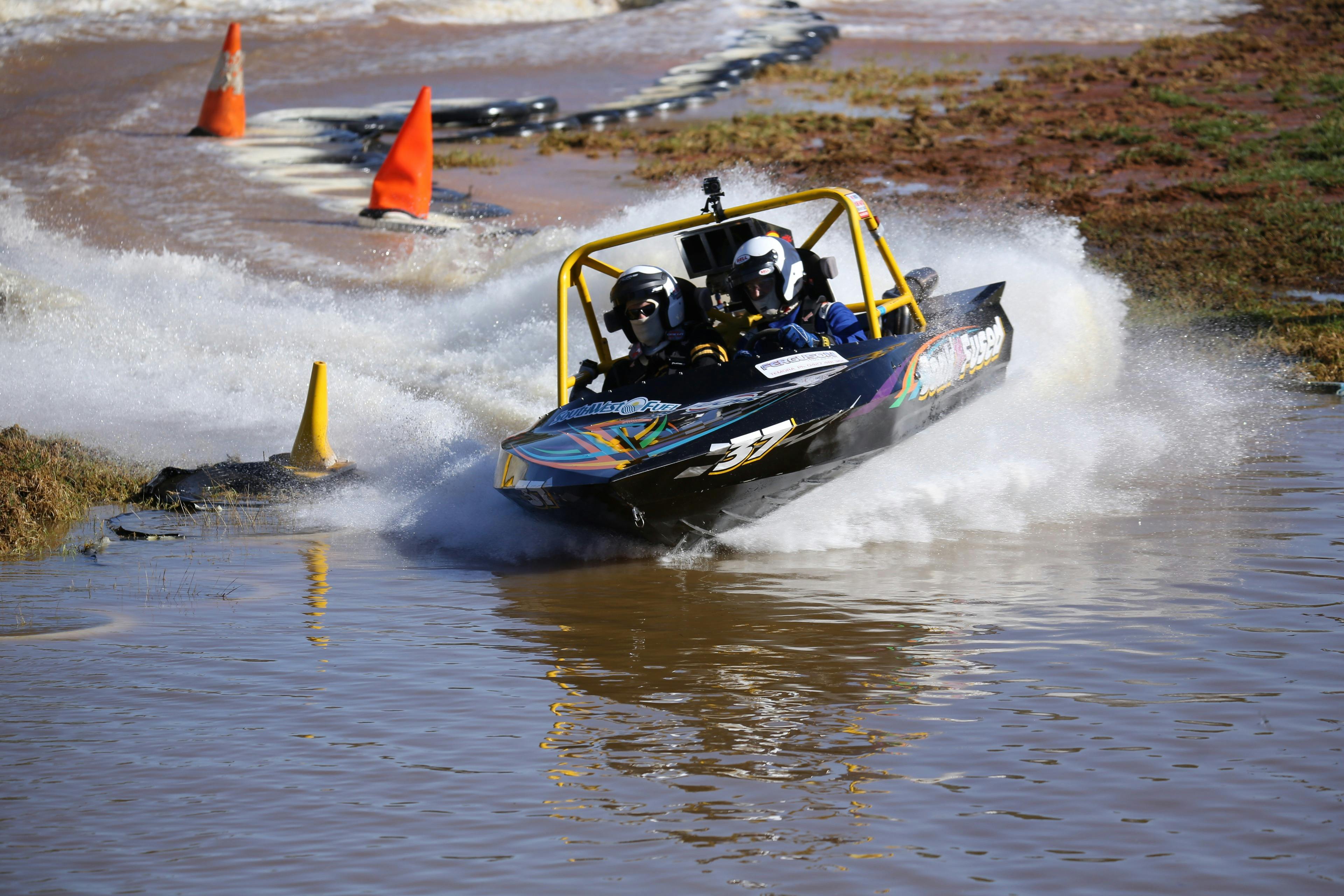 v8 Superboats held at Temora Lake Centenary.