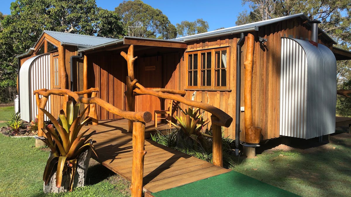 Mango Lodge - solid timber slab cabin on 75 acres adjoining 40 acre nature reserve kangaroos abound