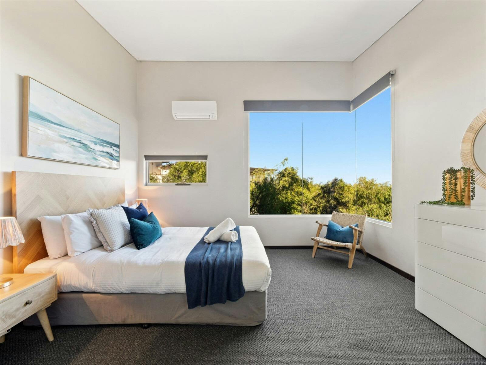 Bedroom 2 - 1 Queen bed, Airconditioning and View