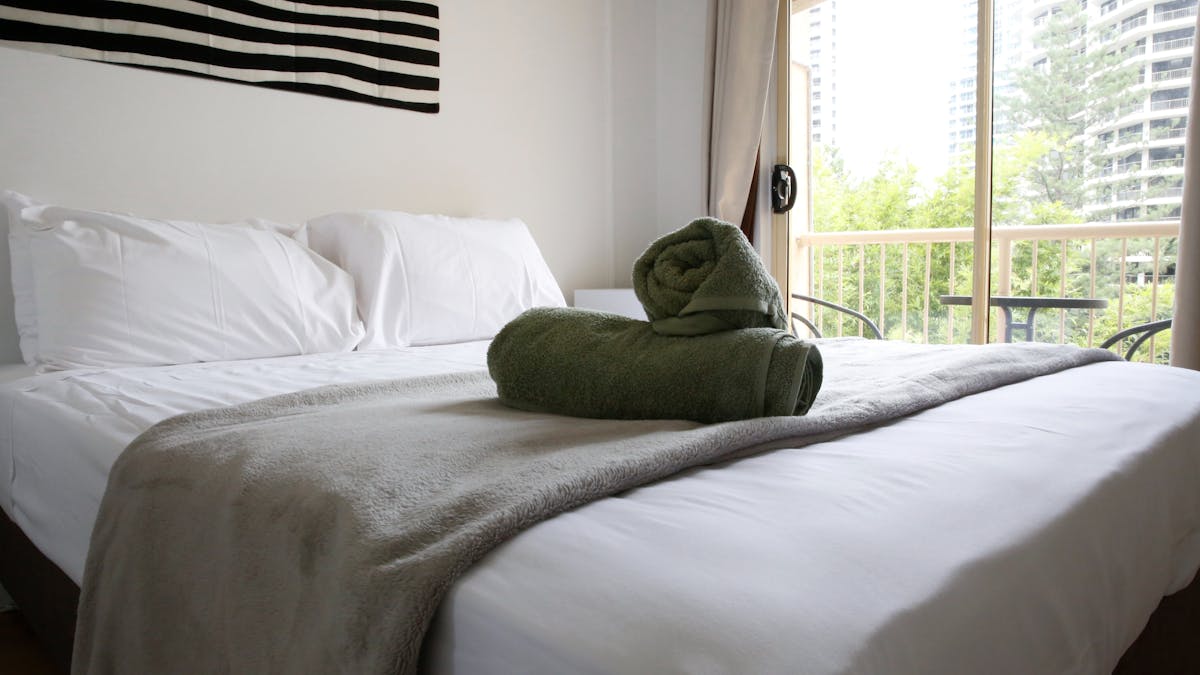 QUEEN BED ROOM