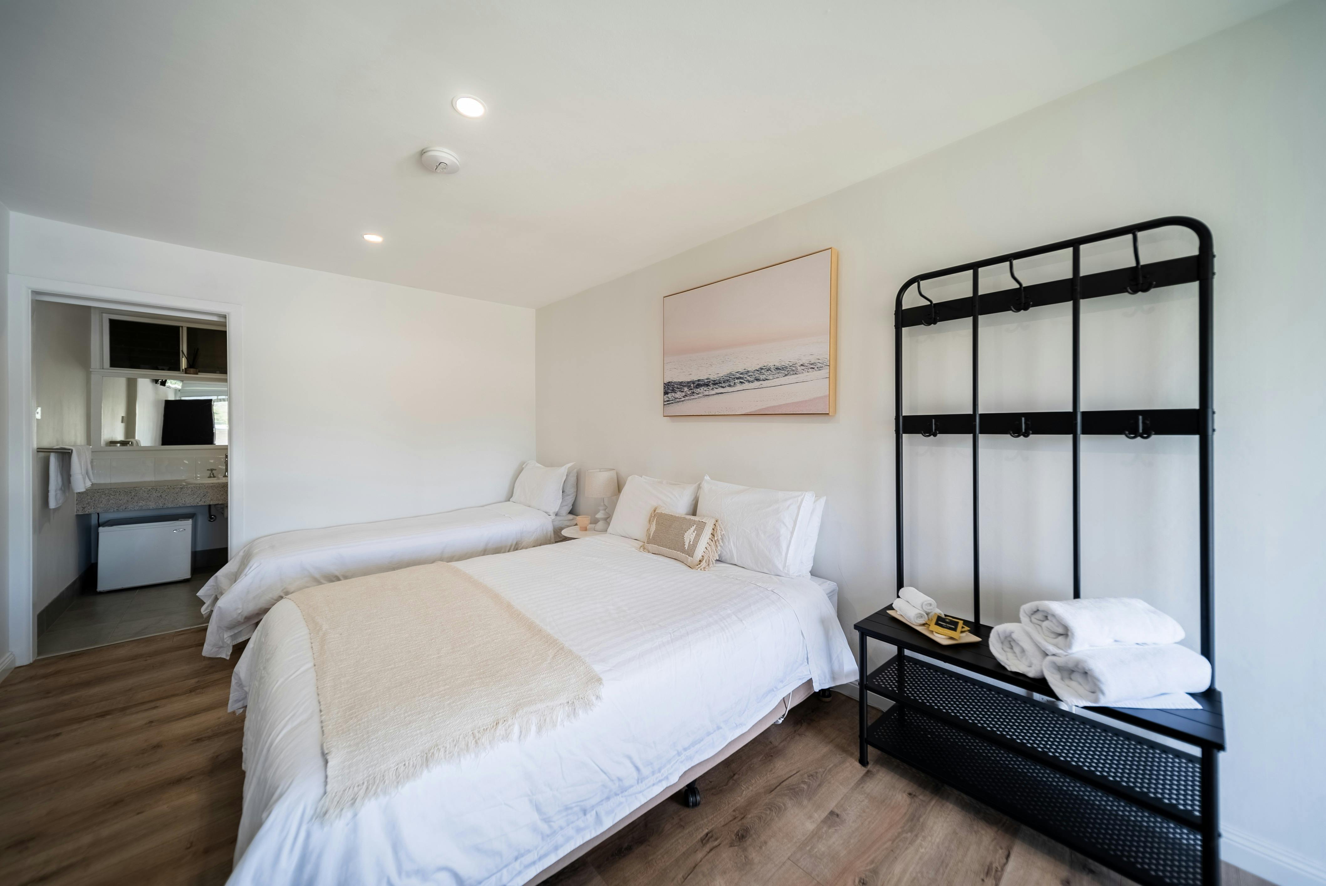 Layout of queen and single bed room