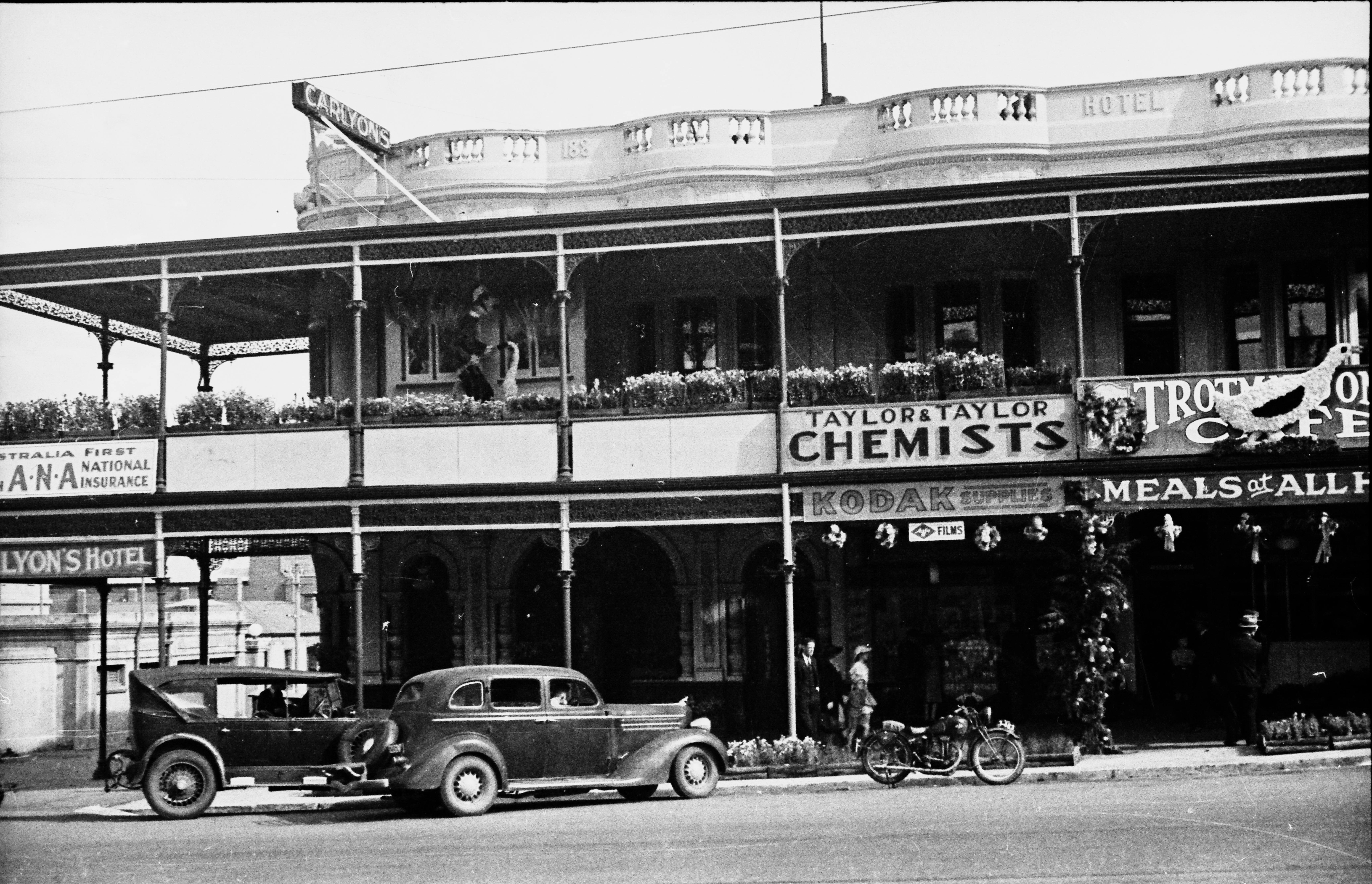 Carlyons Hotel