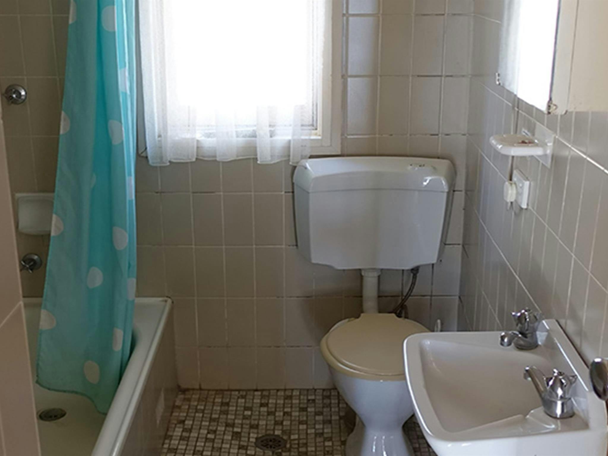 Badezimmer im Arch Cottage, Abercrombie Karst Conservation Reserve. Foto: Stephen Babka/DPIE