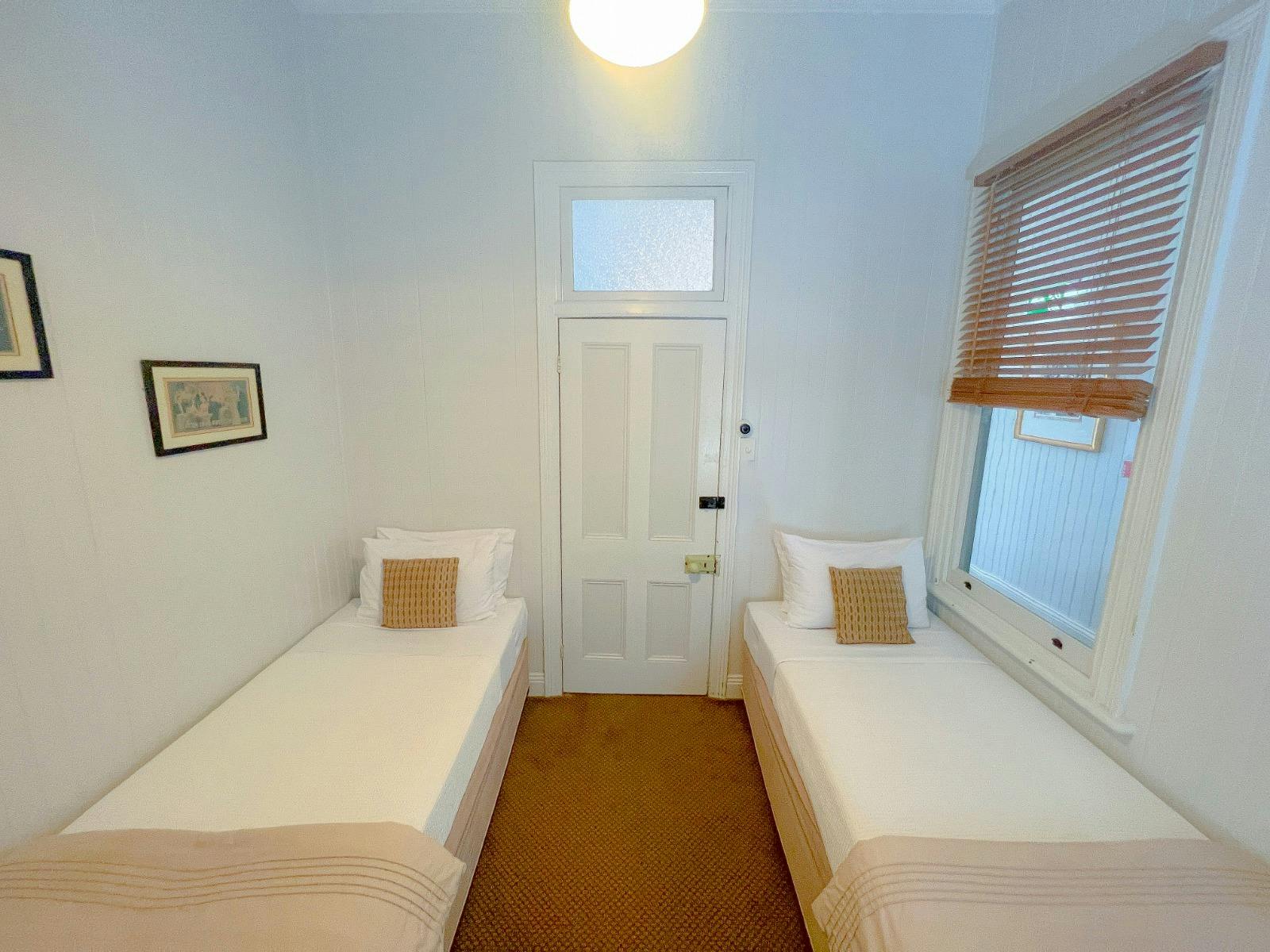 Ulmarra Hotel, Ulmarra NSW - Budget Twin Room (Shared Bathroom)