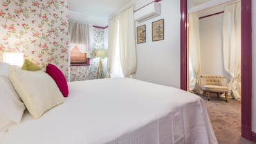 Cumquat House room
