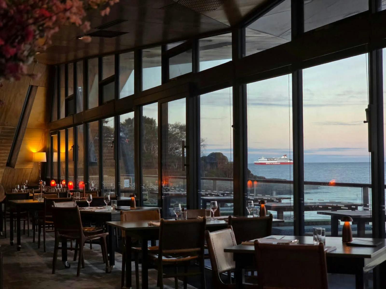 Mrs Jones Restaurant. Bar. Lounge.