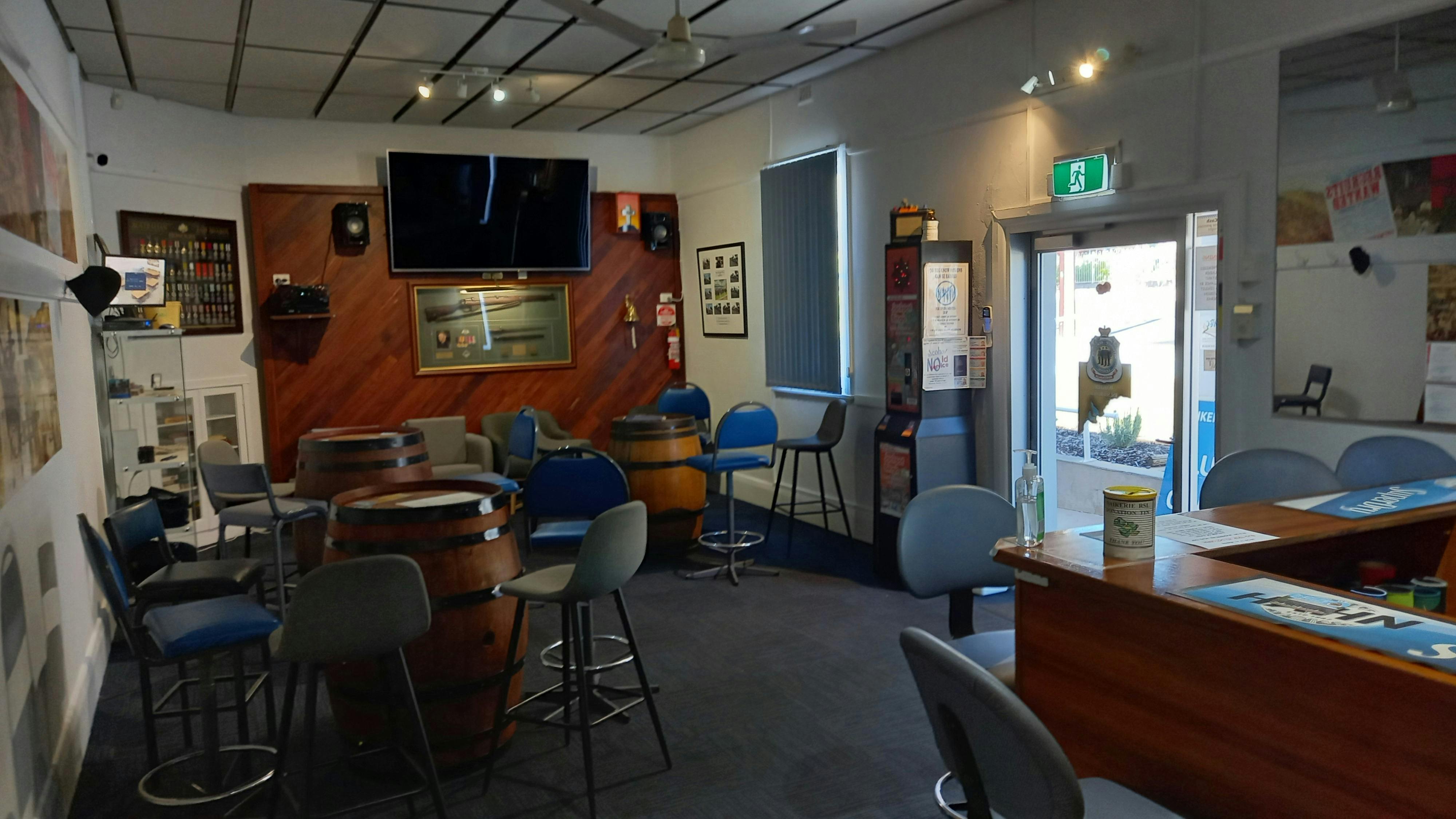 Bar area - wide view