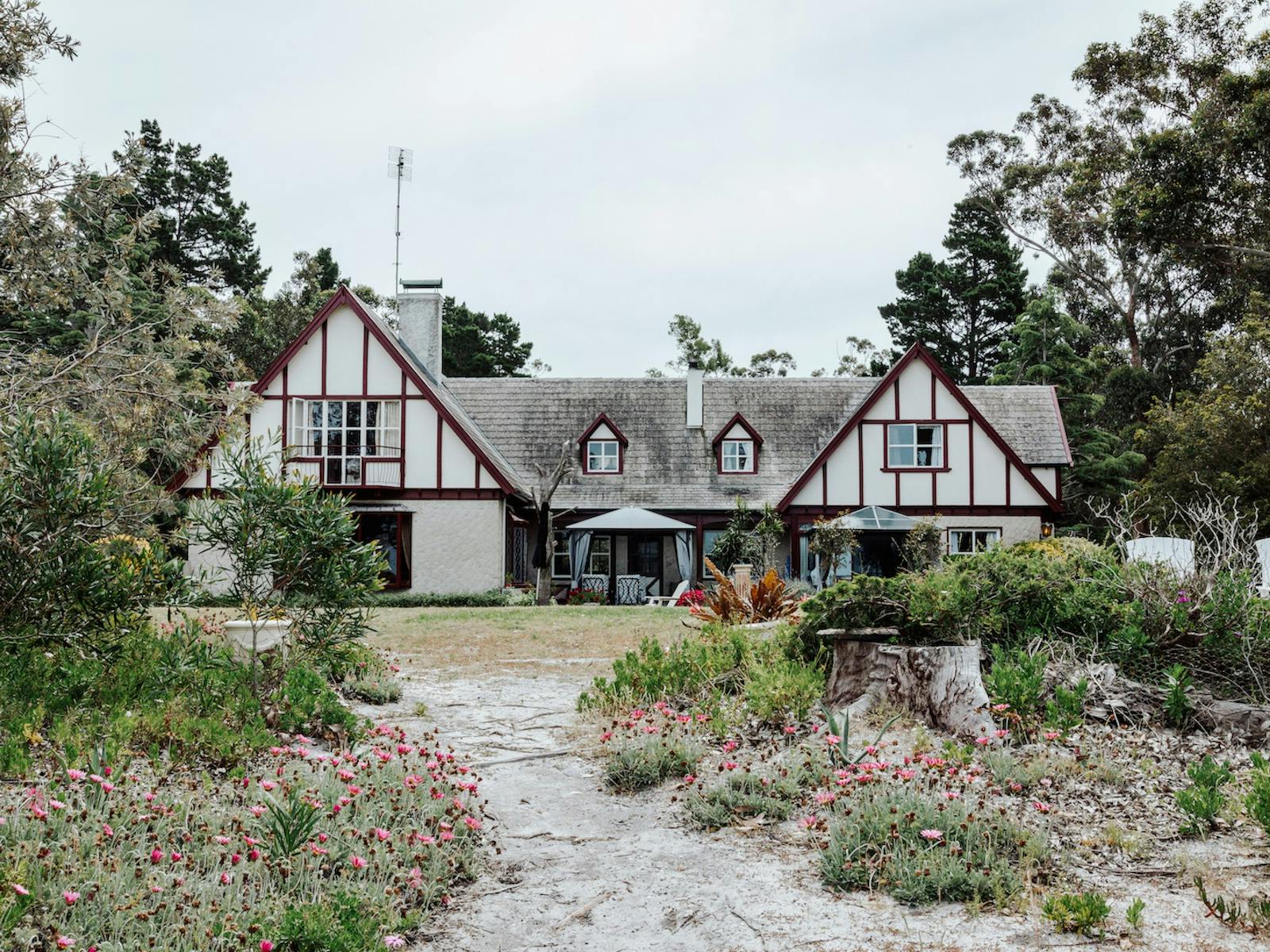 Cottage faces direct to the beach