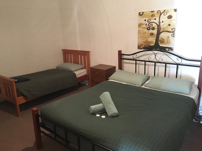 Underground Queen 2 bedroom Apartment with separate Lounge and Laundry