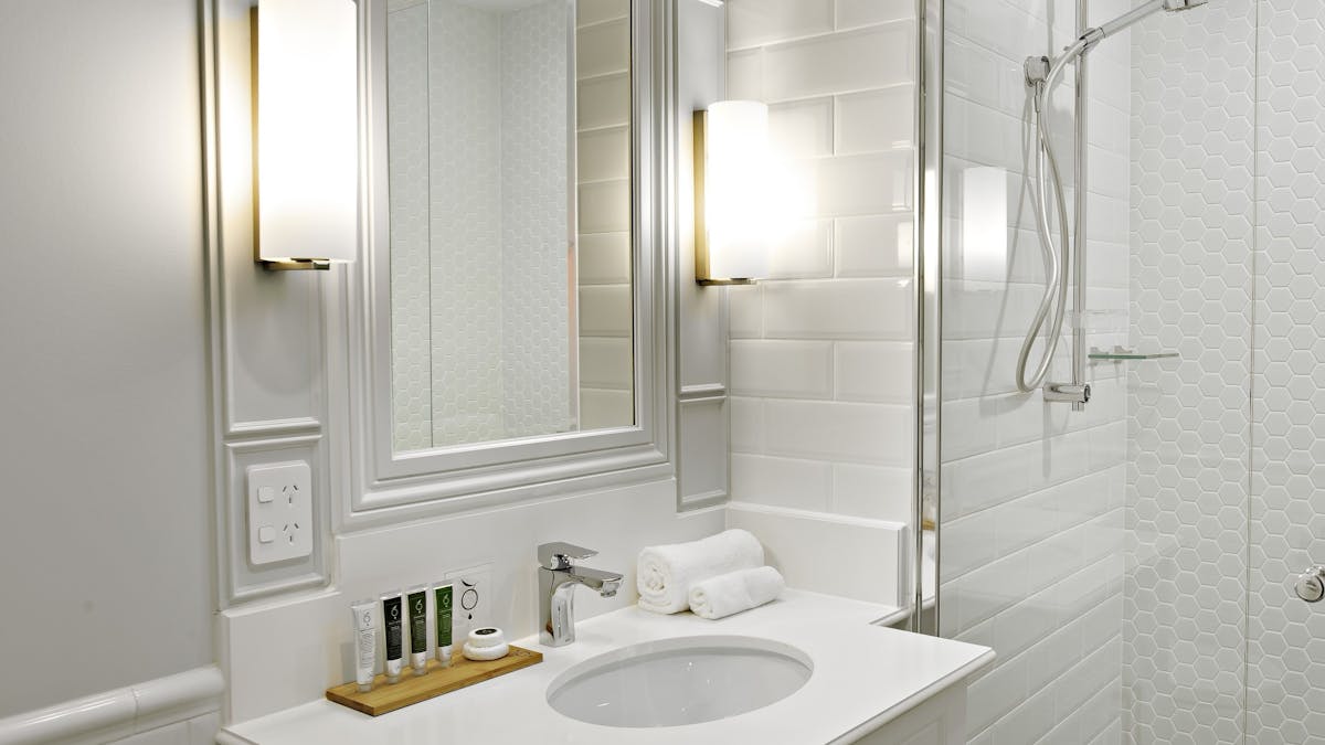 Large Bathroom with luxurious fittings