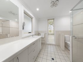 Capercaillie House - Bathroom