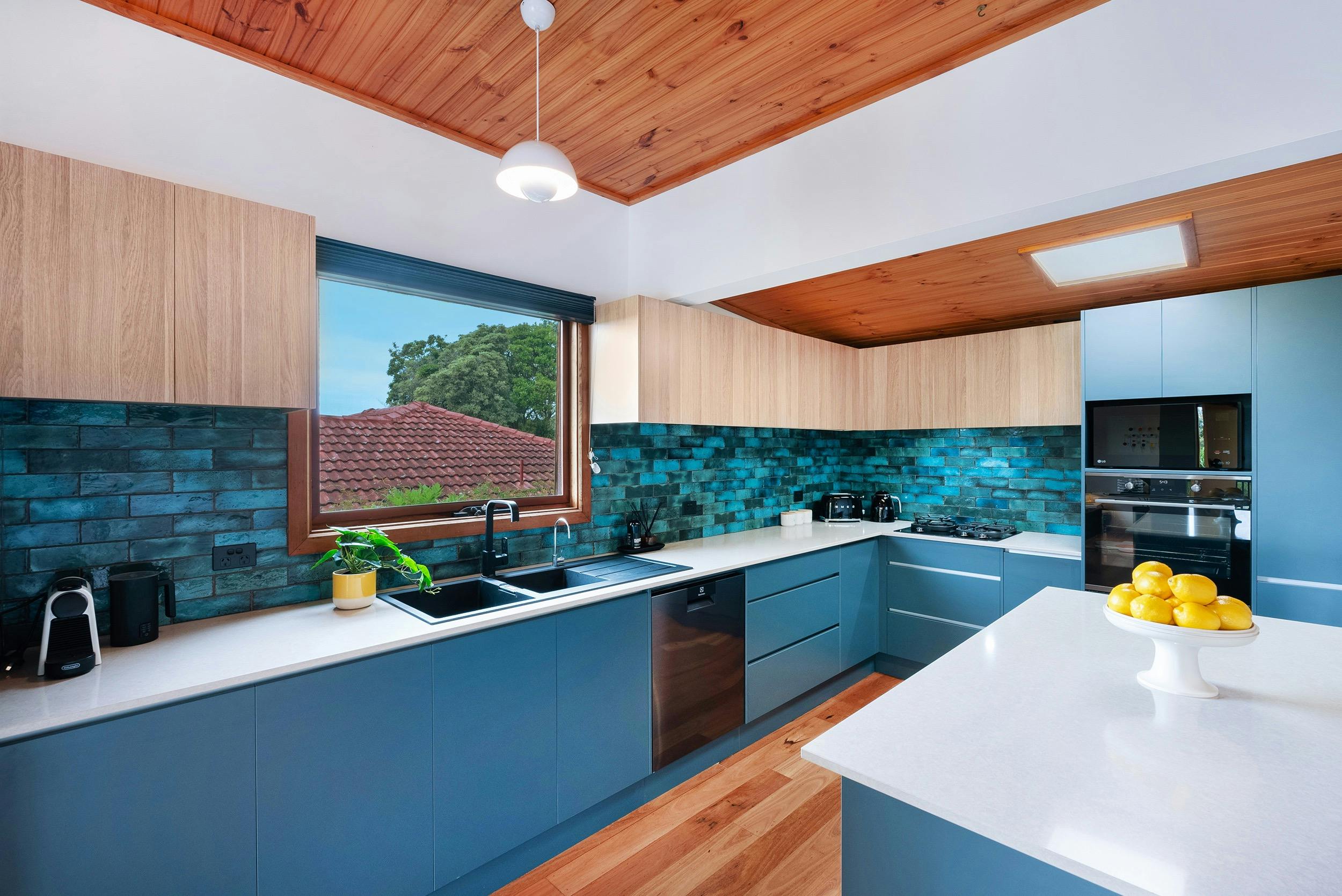 Lois , Photographer Russell Quinn