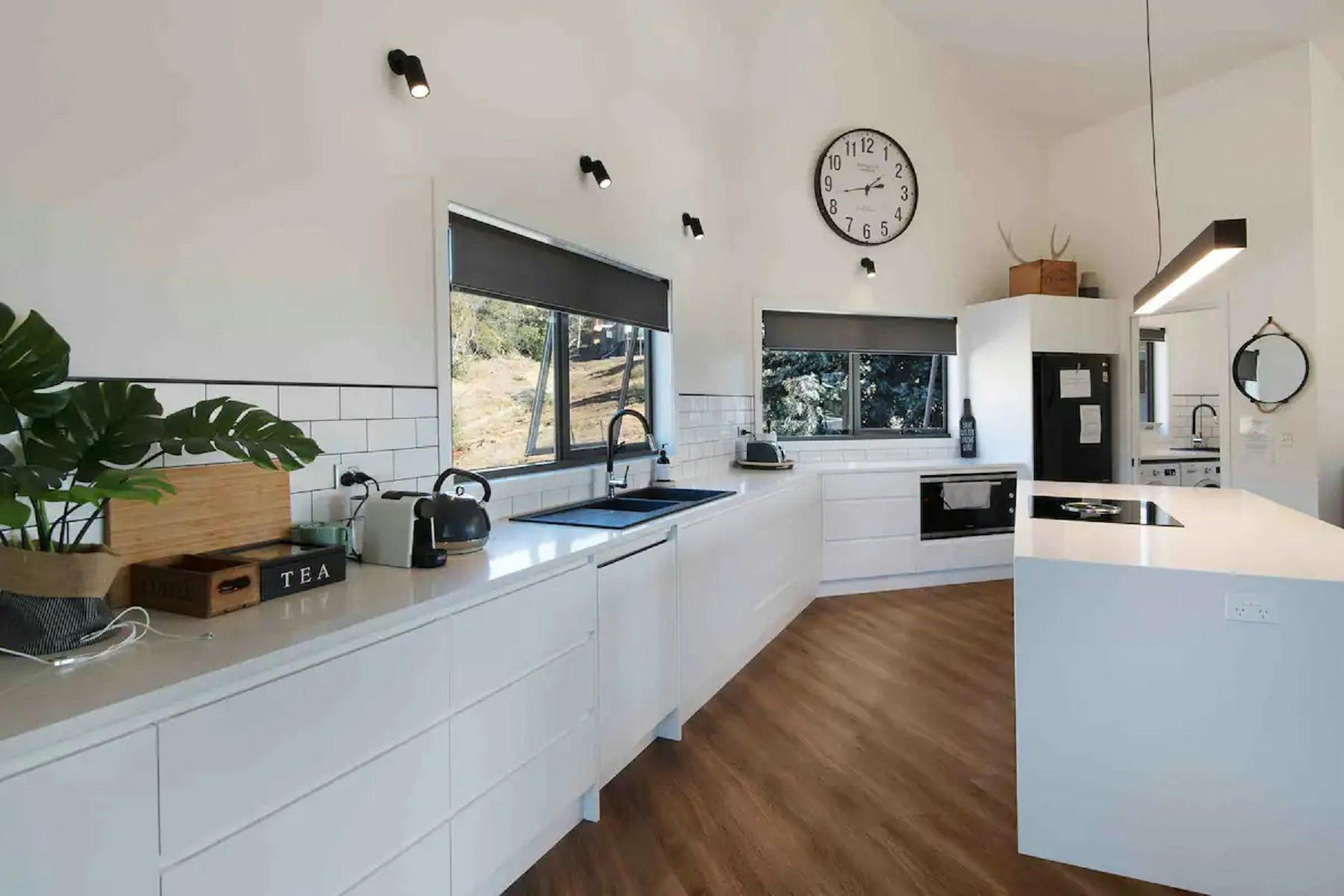 Lakefront at Tyrolean Apartment