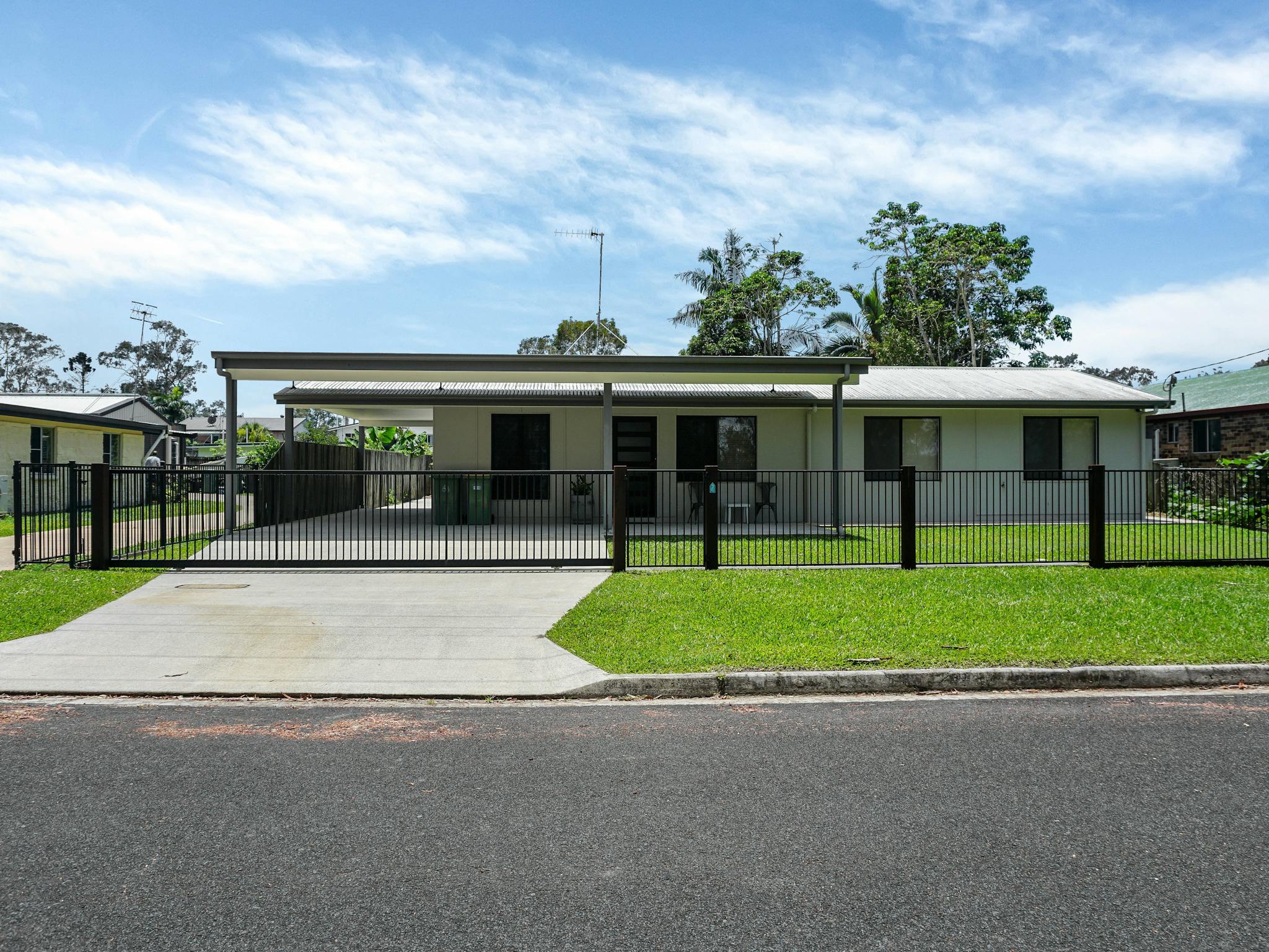 Front photo of the property Front photo of the property