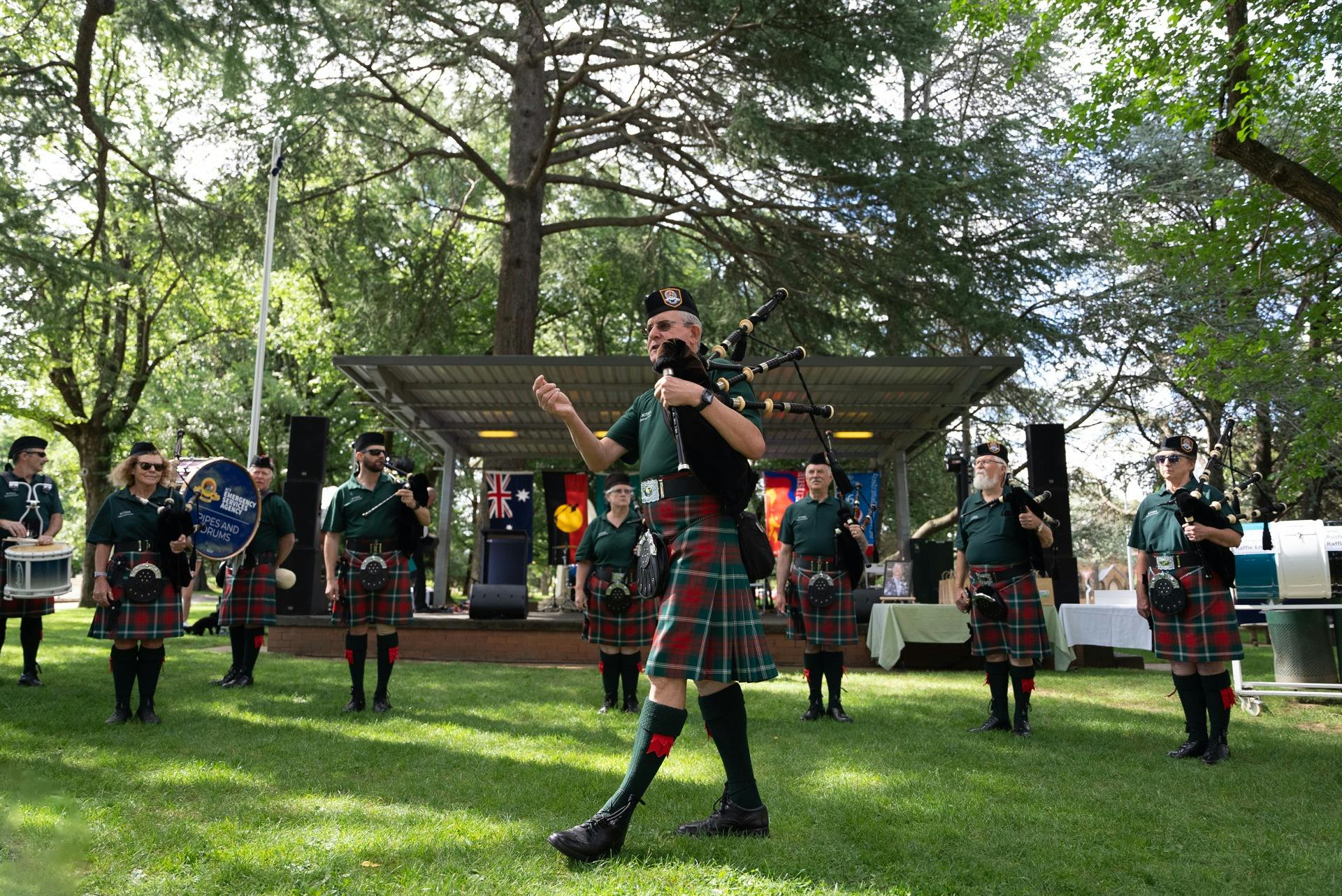 公園裡的風笛演奏者