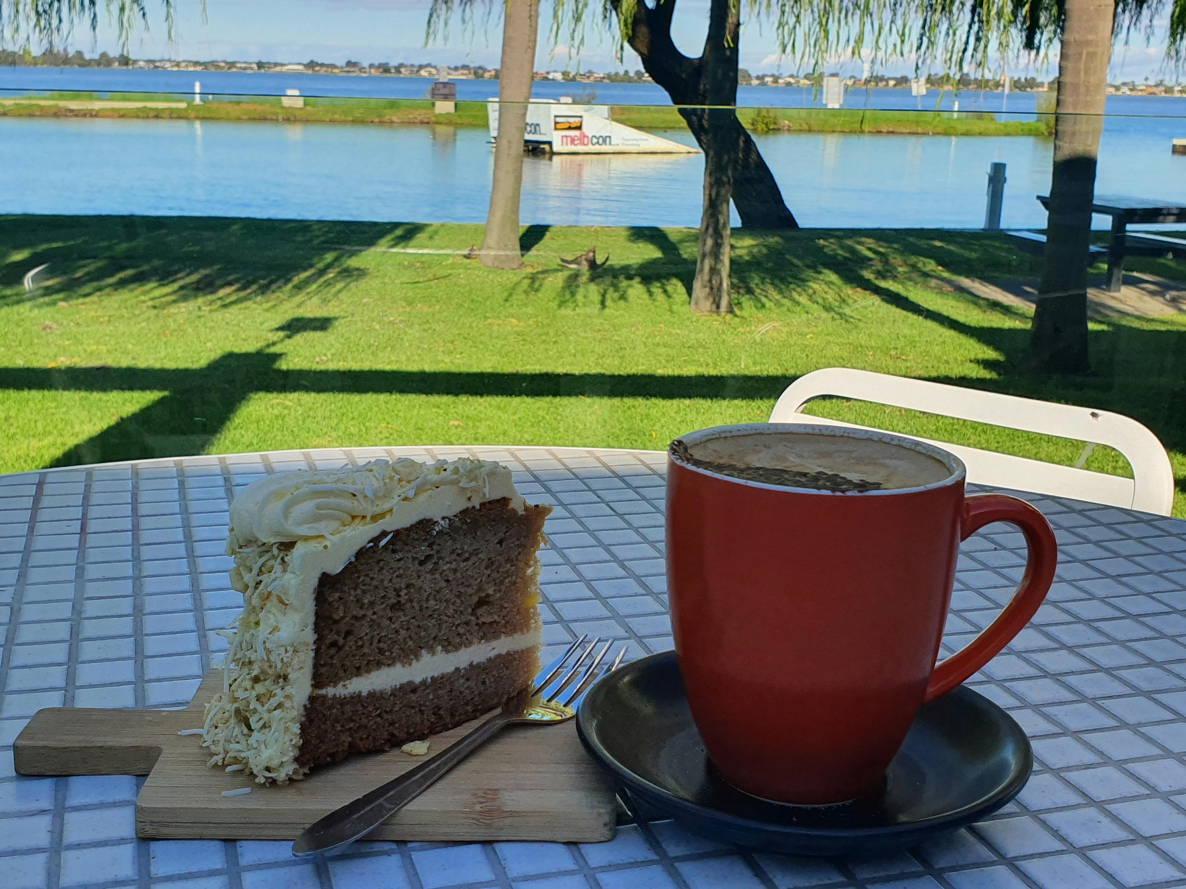 おいしいケーキと素晴らしいコーヒー。