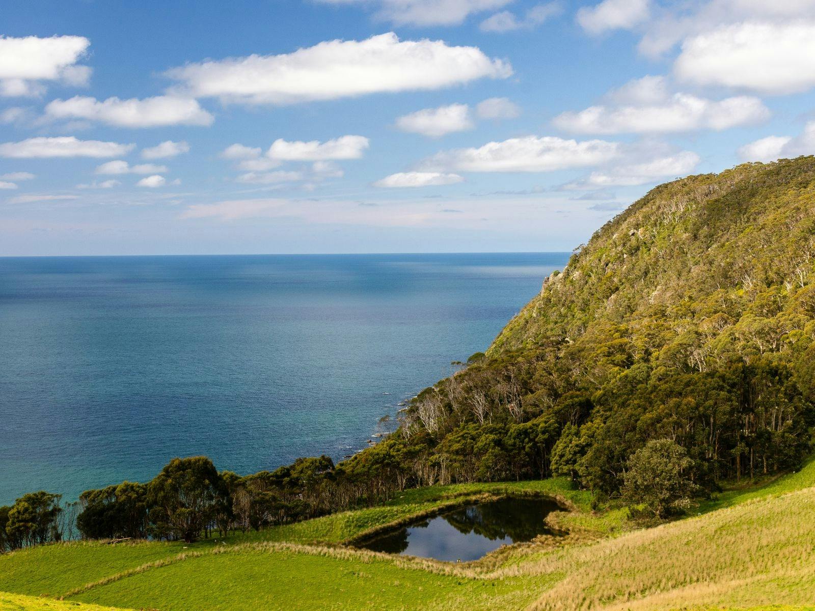 CLIFFTOP VIEW TABLE HOUSE FARM