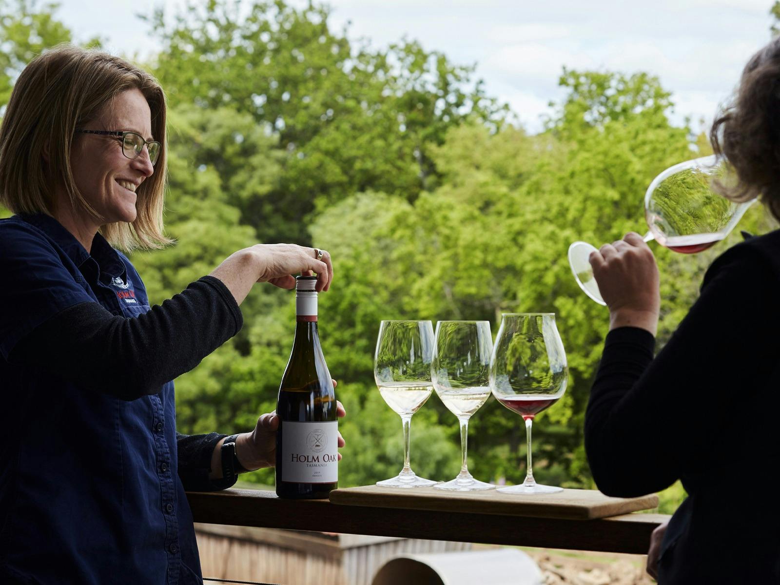 Bec-Duffy-pours-wine-flight