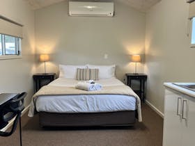 Mundulla accommodation; Mundulla Cottage and Cabins - Cabin queen bedroom