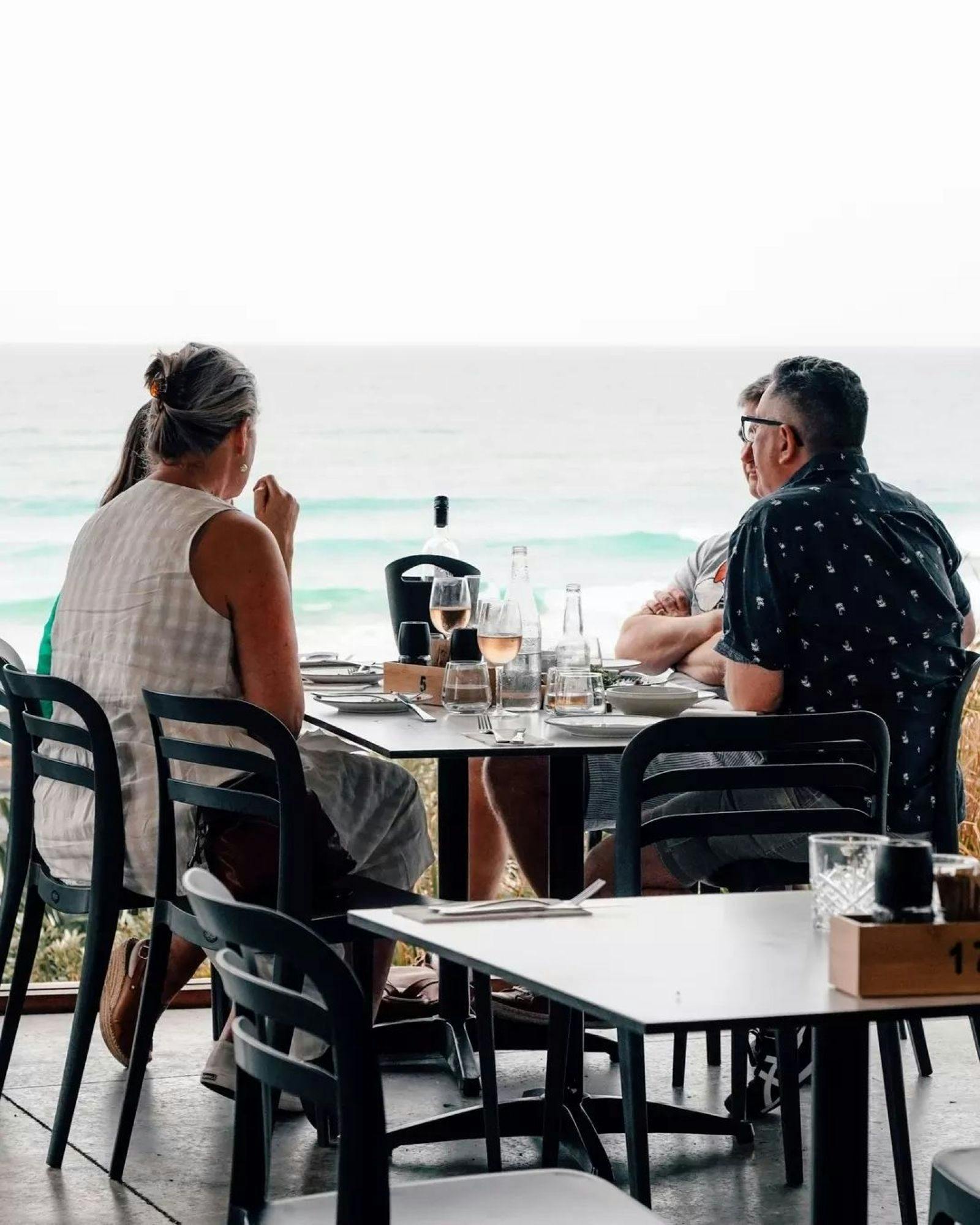 謝利海灘咖啡館的堪薩斯燒烤之夜