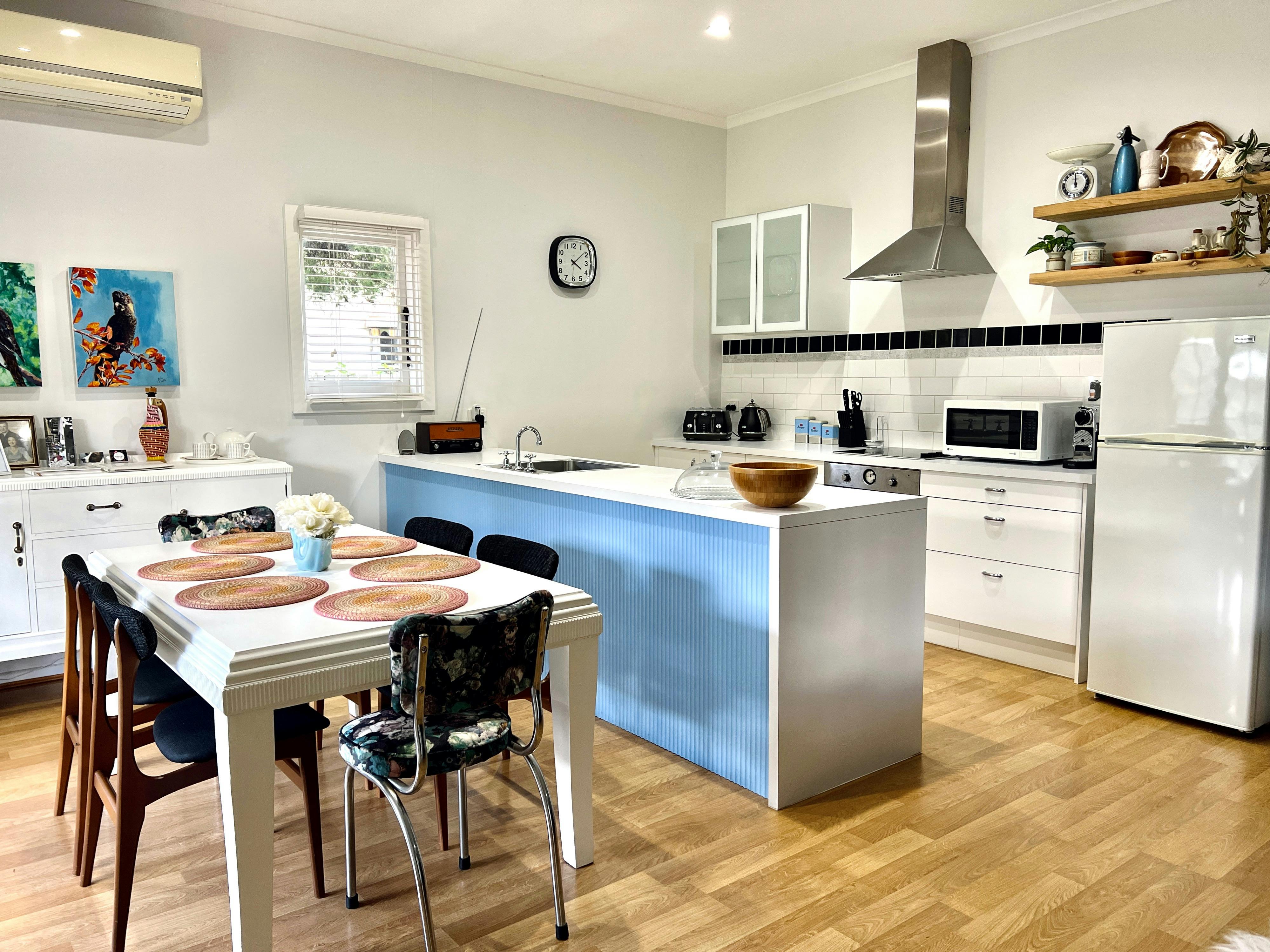 Open plan kitchen/dining