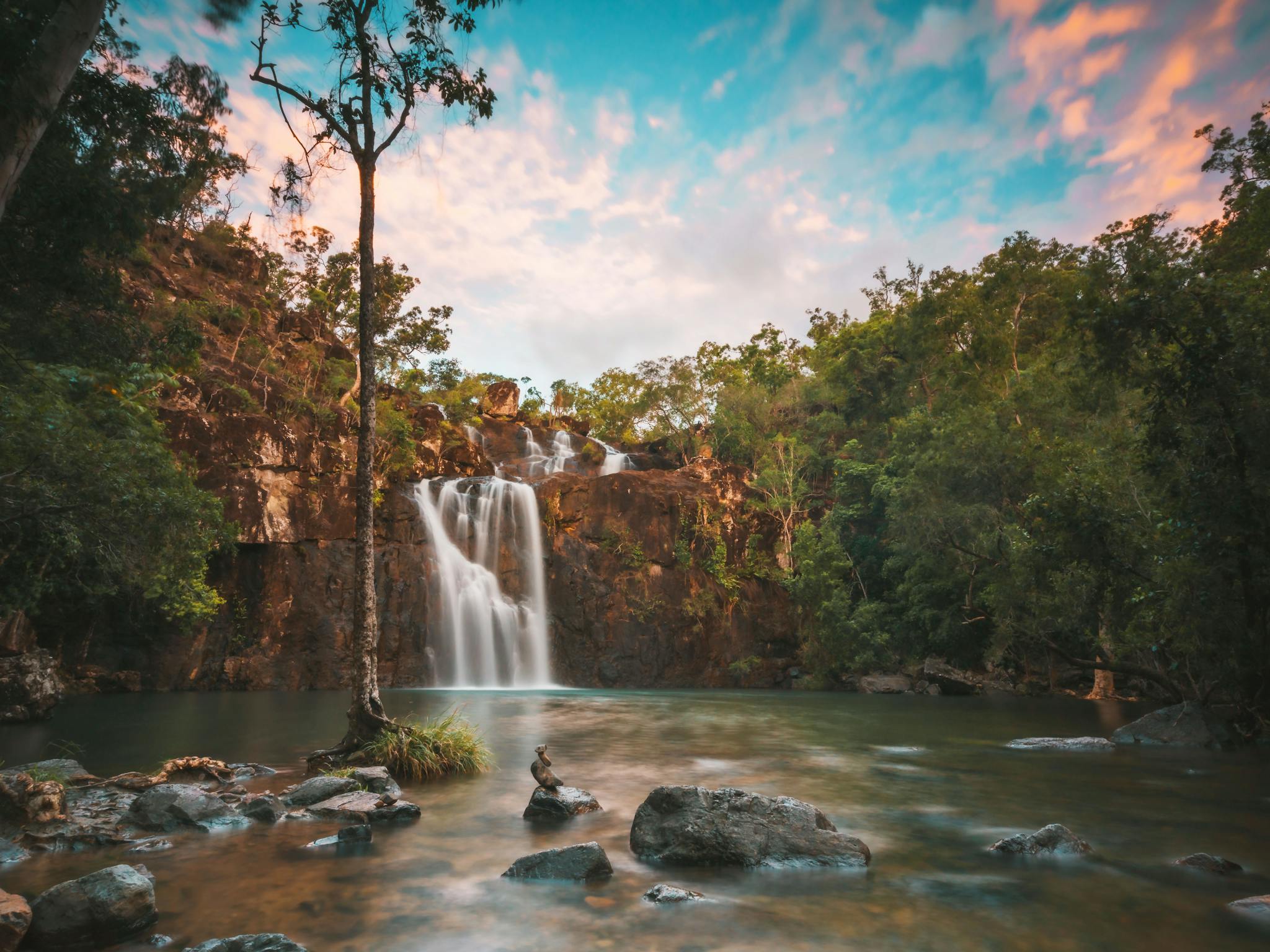 Falls to Paradise Falls to Paradise
