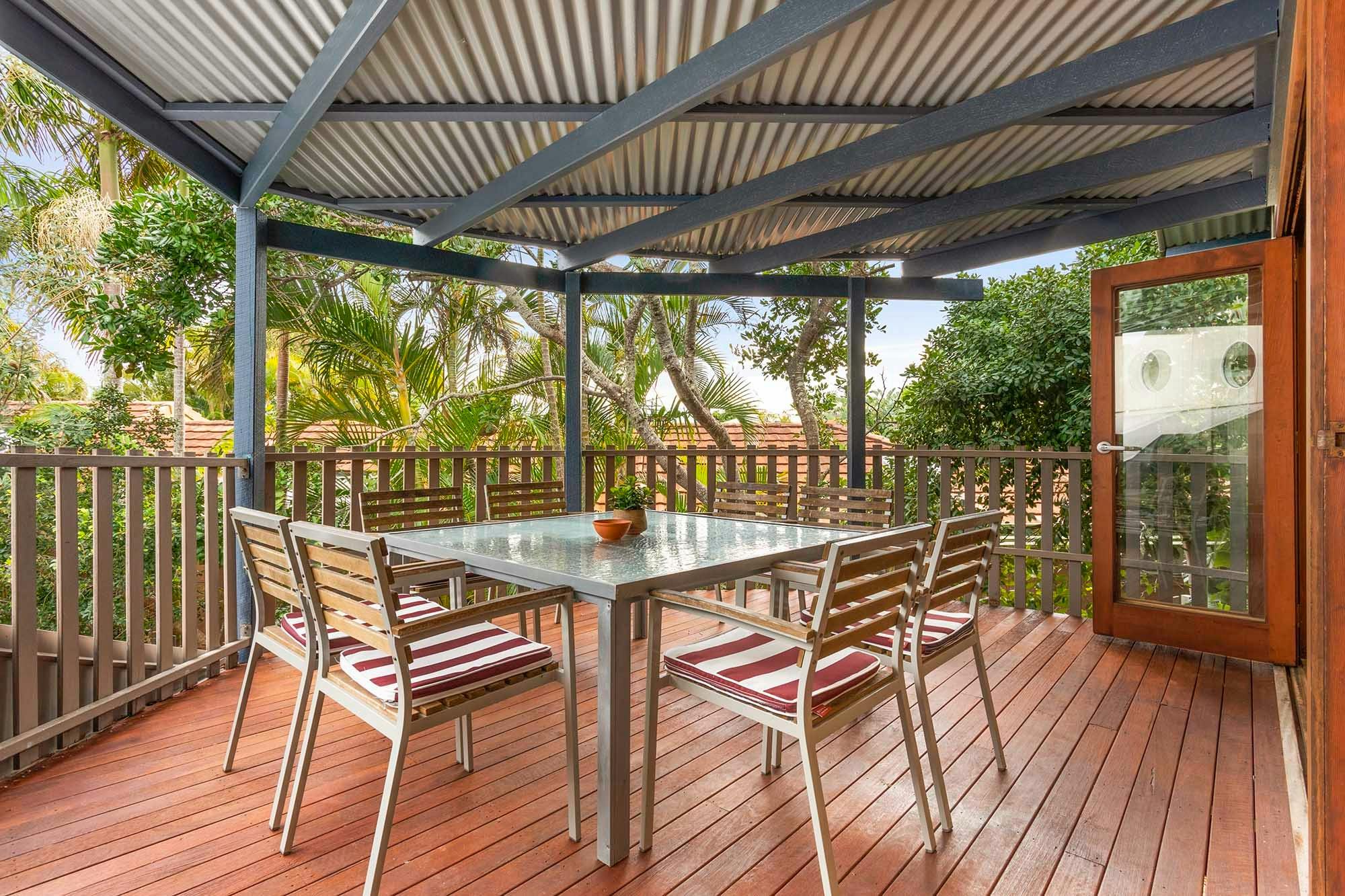 Beach House @ Tallows - Byron Bay - Veranda Dining Area