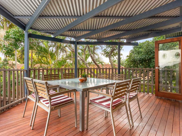 Beach House @ Tallows - Byron Bay - Veranda Dining Area